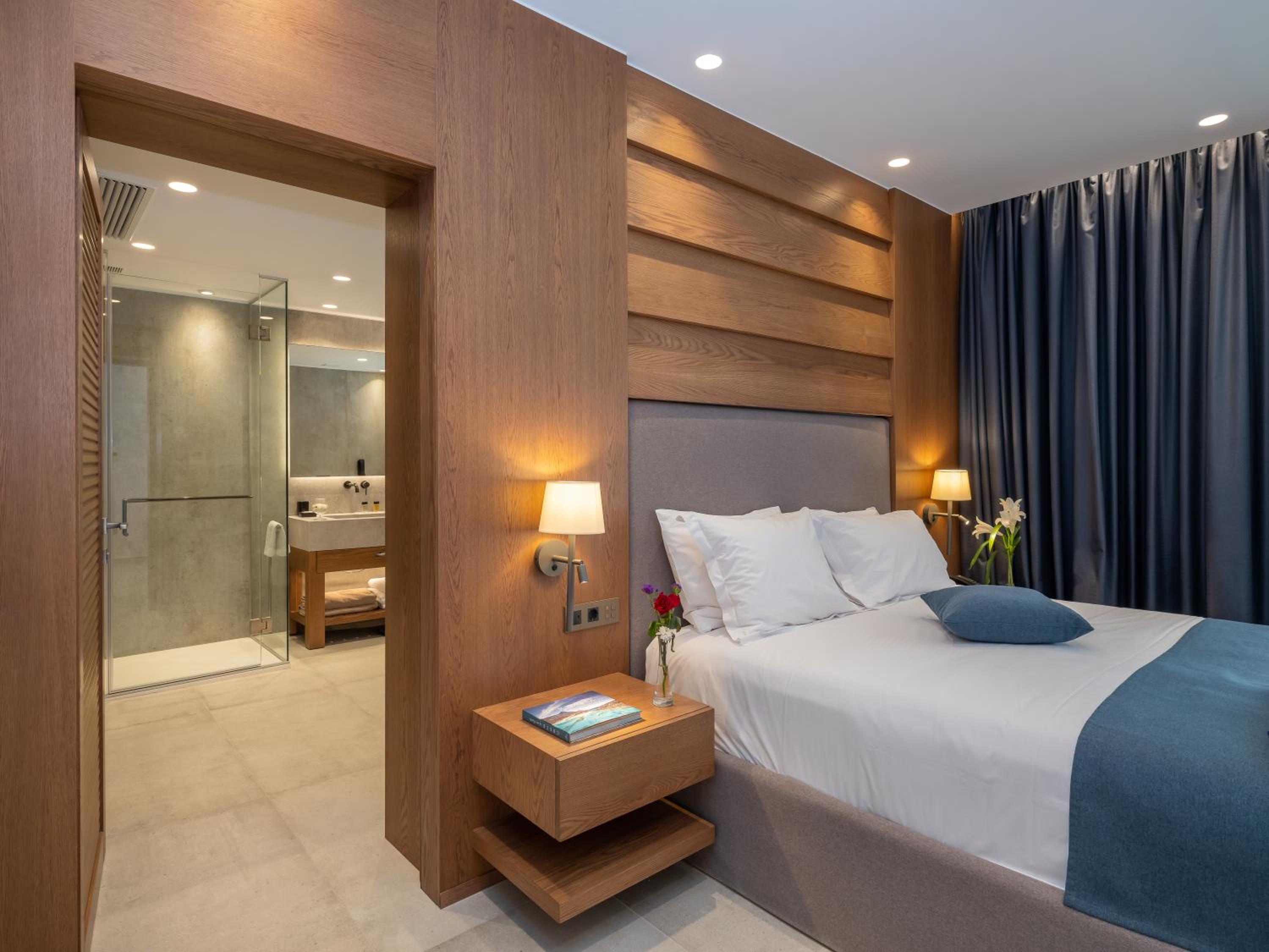 Royal Family Suite 2Bedrooms and 2 bathrooms Water Front thumbnail 5