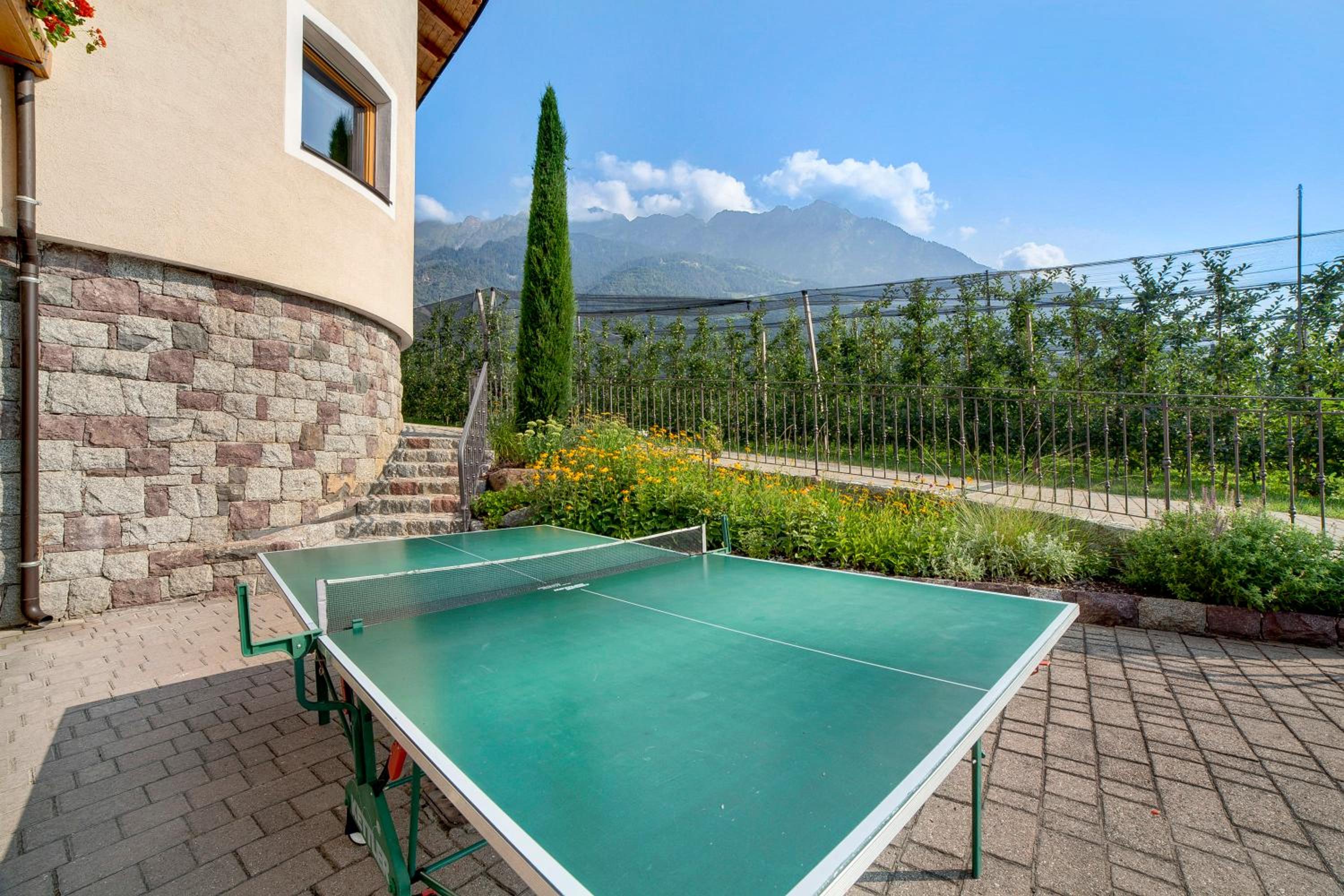 Two-Bedroom Deluxe Apartment with Garden View photo 2