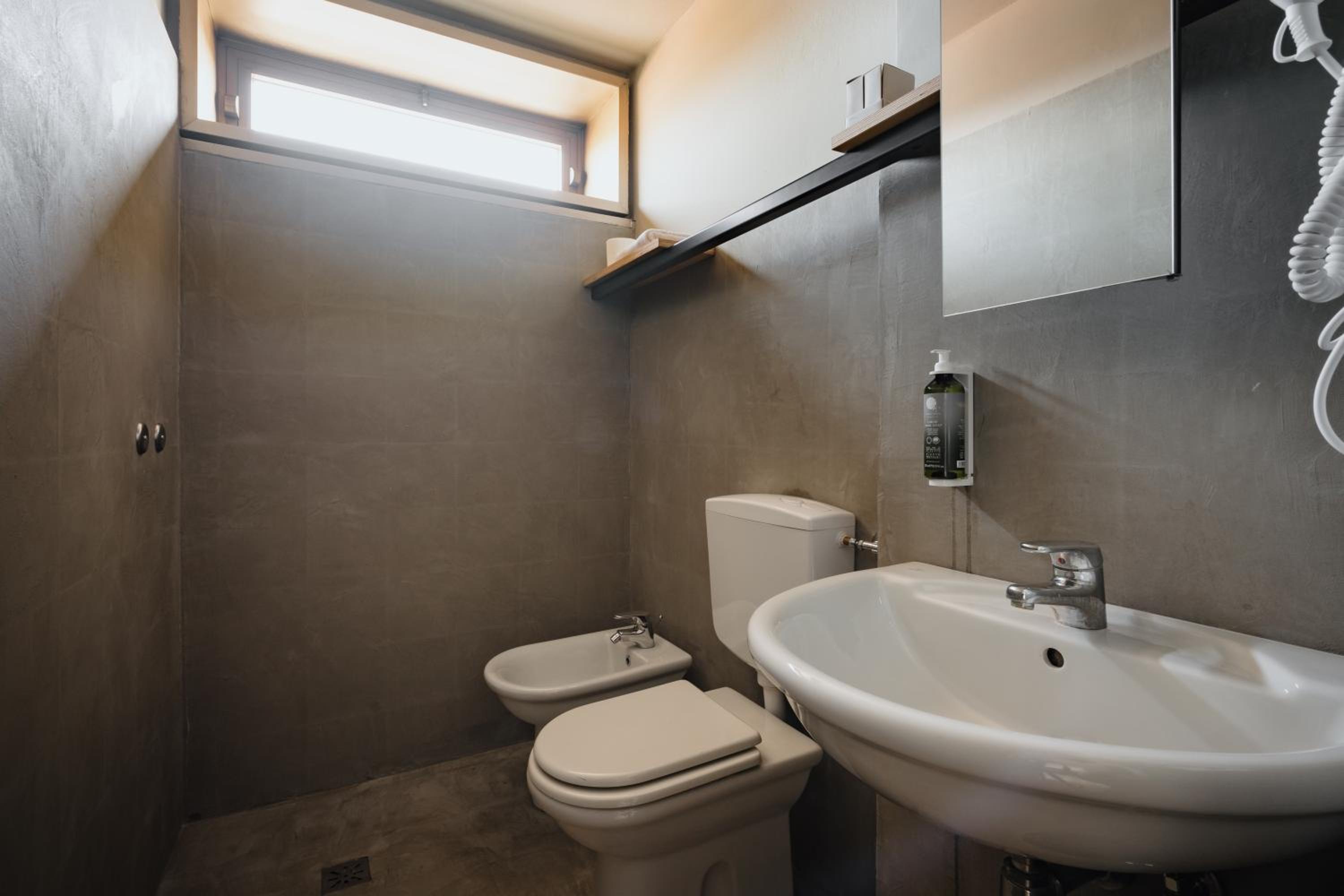 Deluxe Double Room with Balcony photo 3