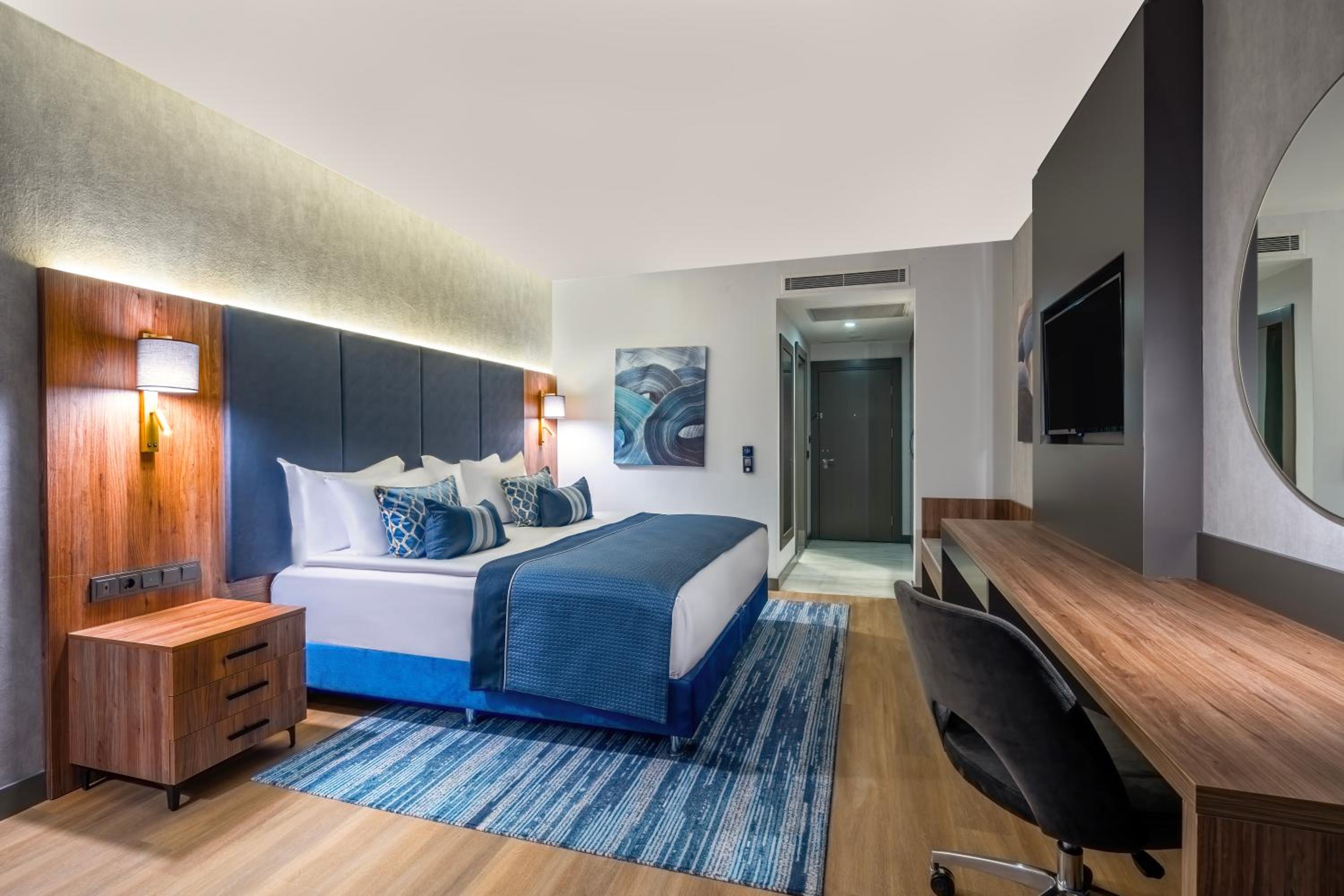 Deluxe Room - Photo 3
