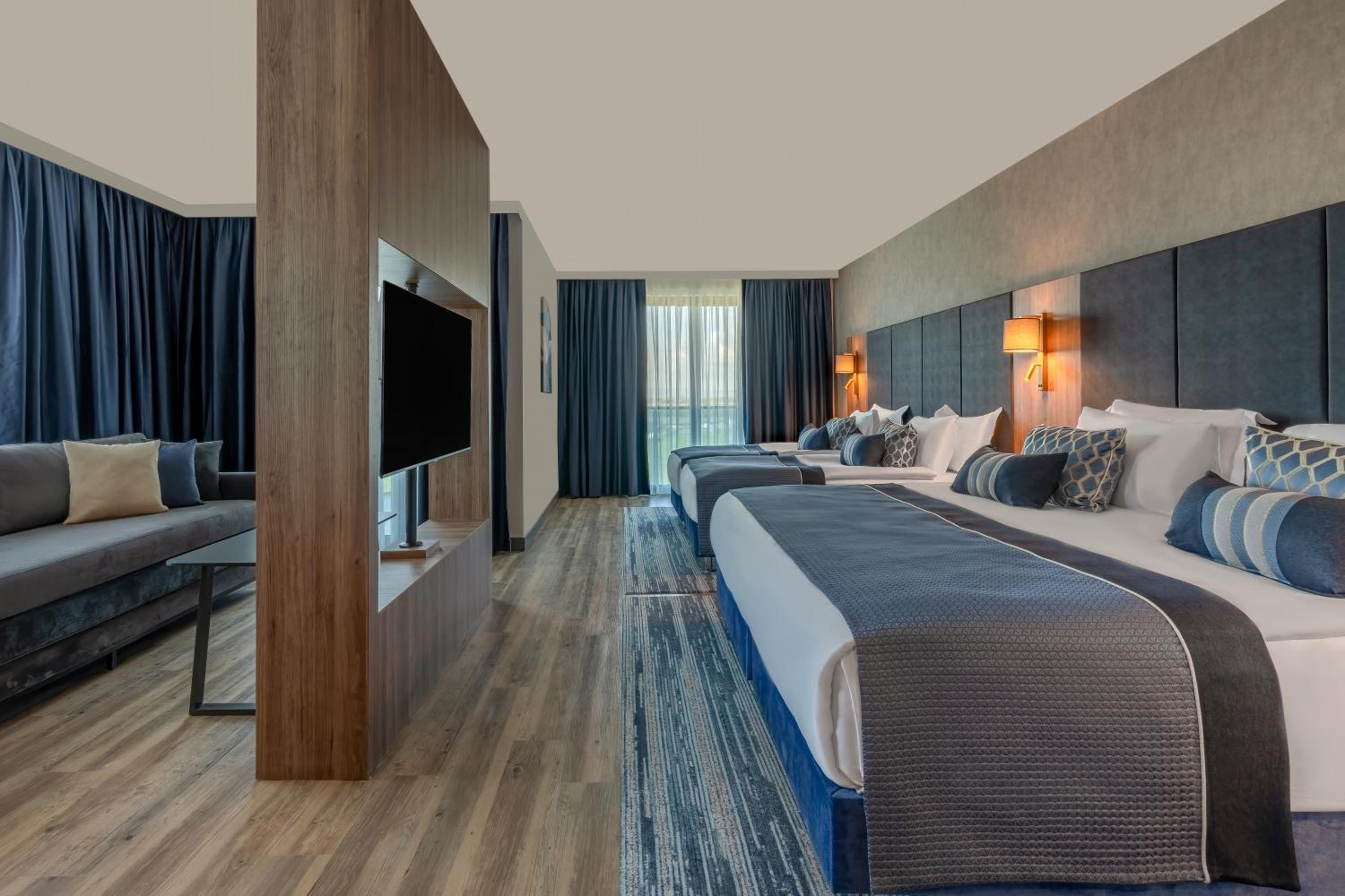 Corner Deluxe Room - Photo 2