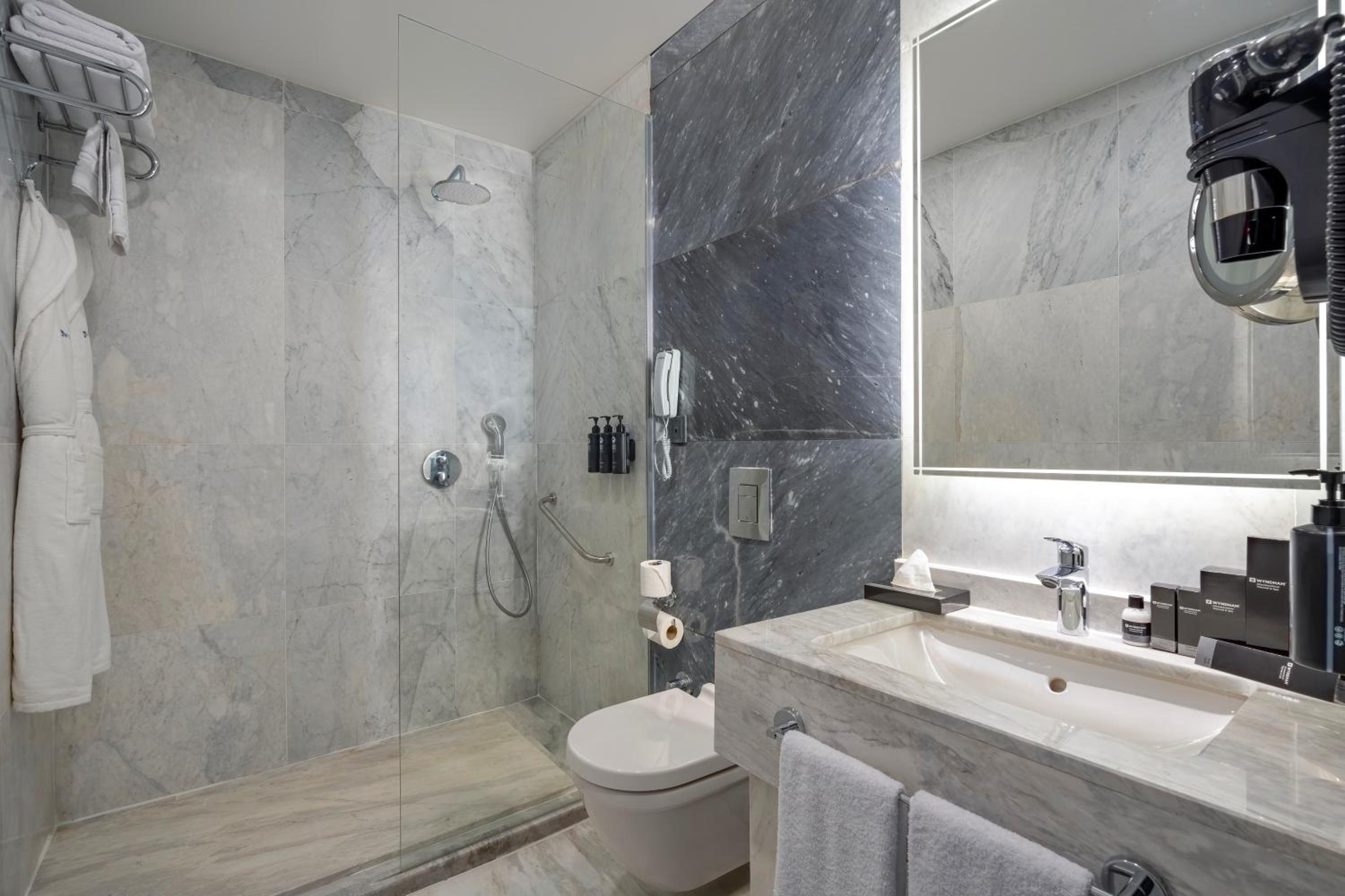Executive Suite Jetted Tub - Photo 8