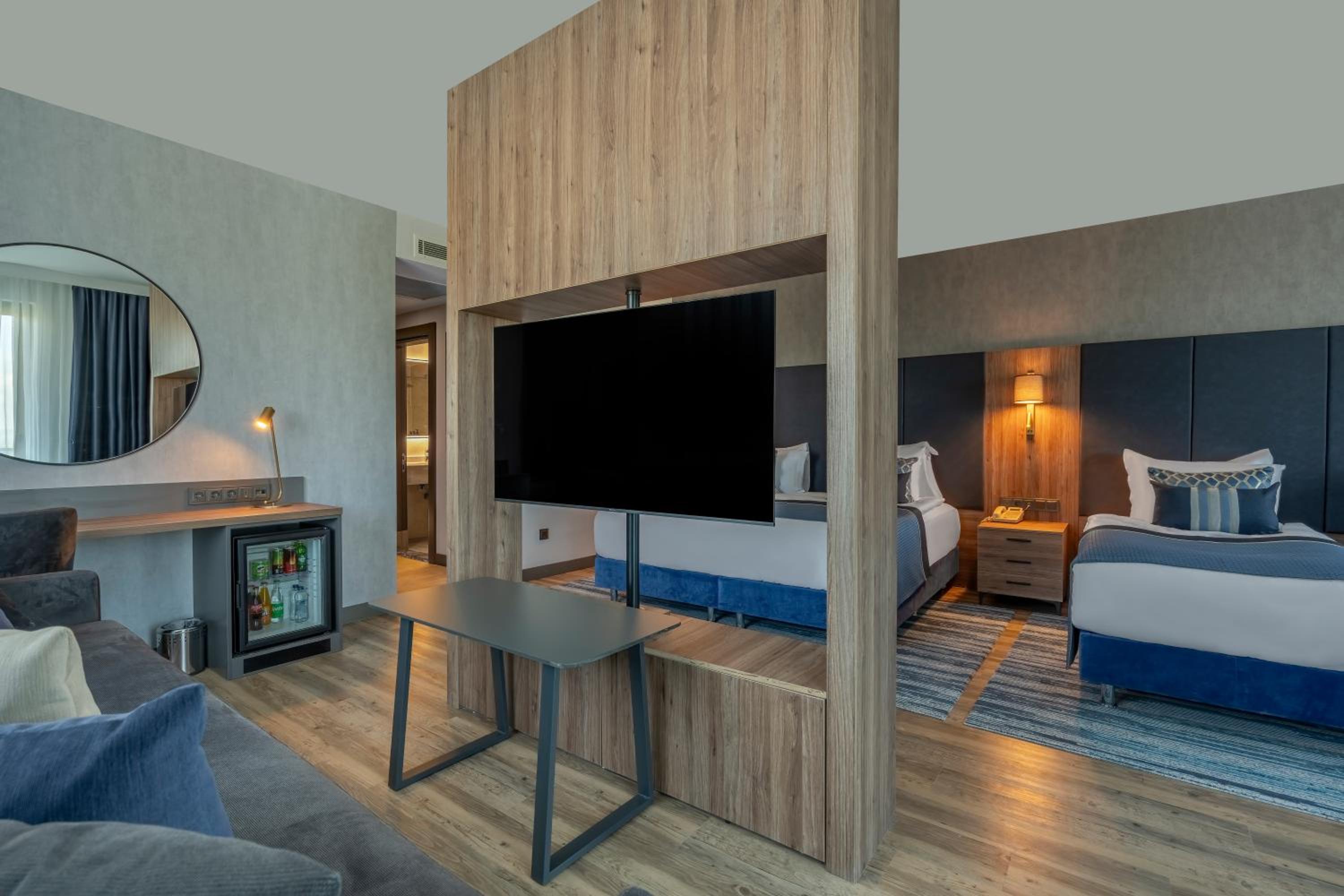 Corner Deluxe Room - Photo 8
