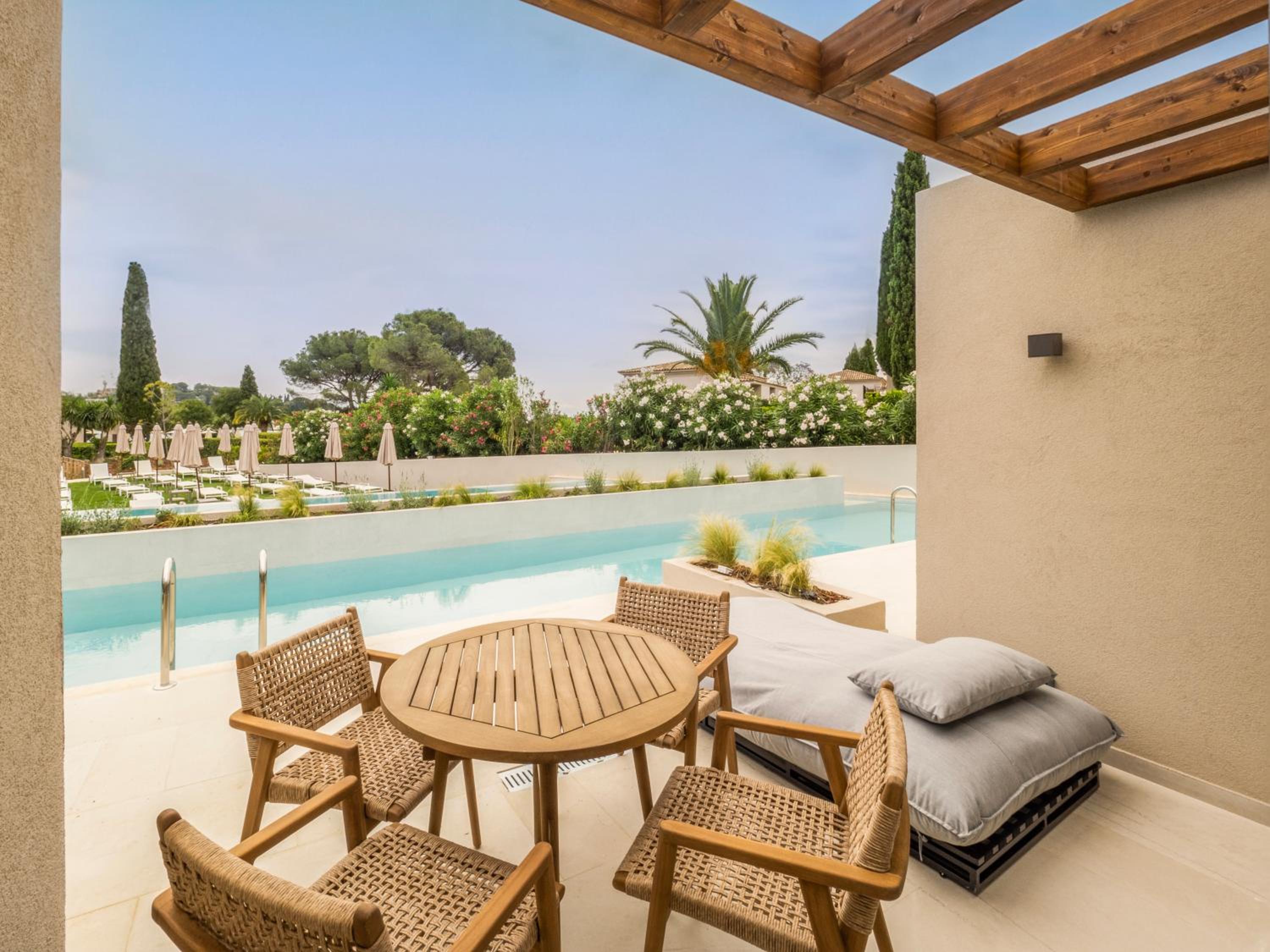 Preferred Club Swim up Double Garden View thumbnail 5