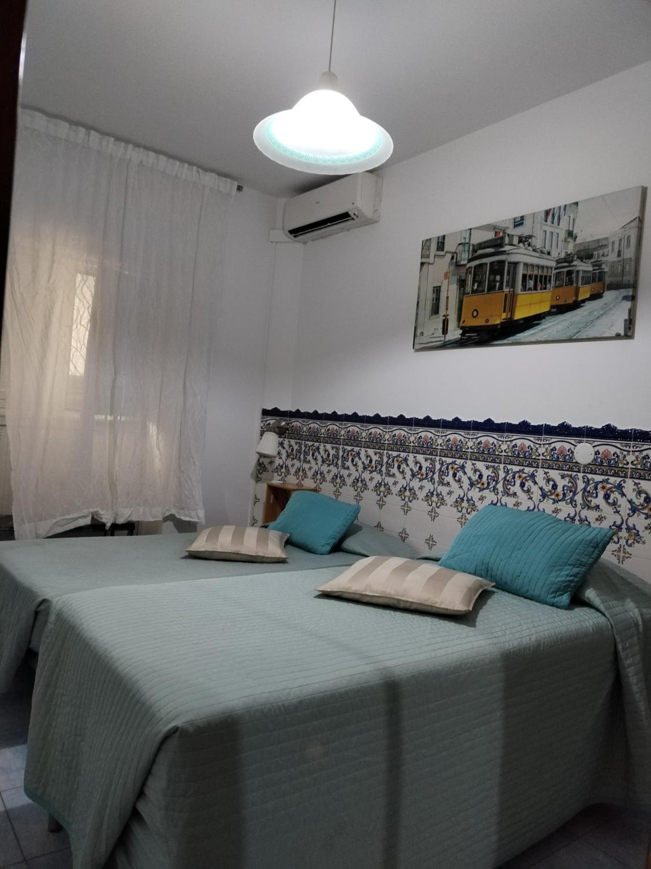 Twin Room with Private External Bathroom photo 1
