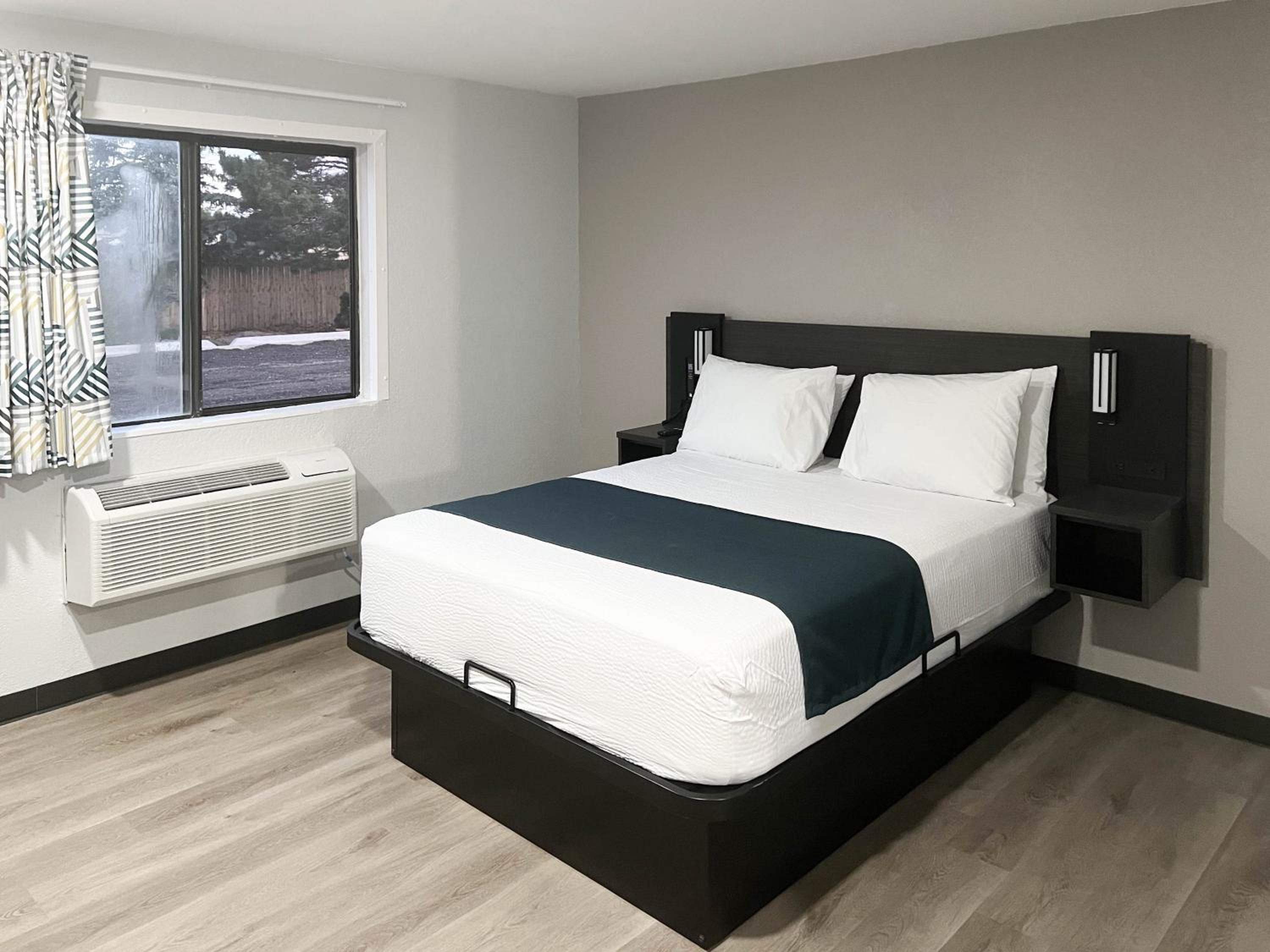 Queen Room - Disability Access - Non-Smoking - Photo 2
