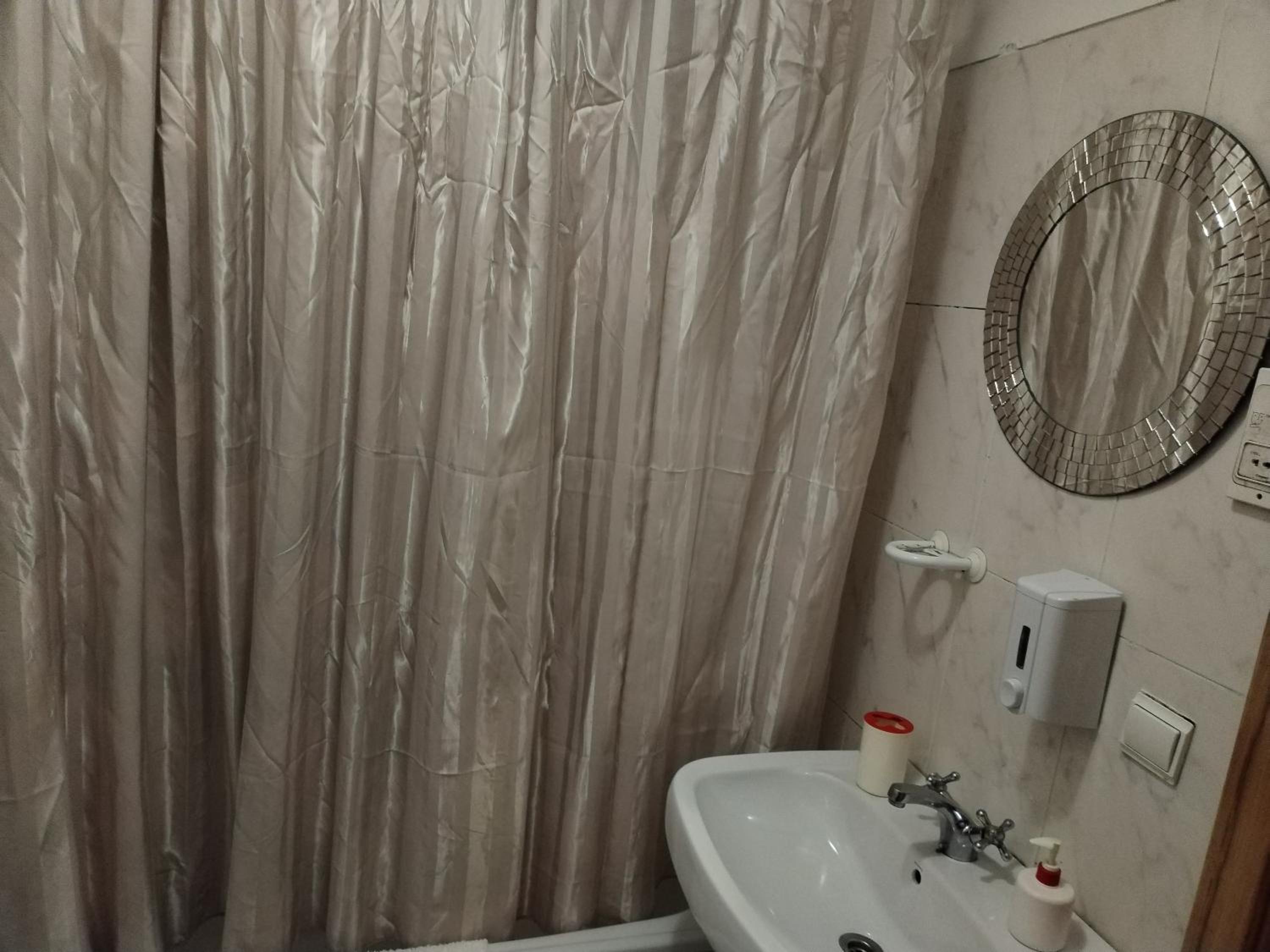 Twin Room with Private External Bathroom photo 2