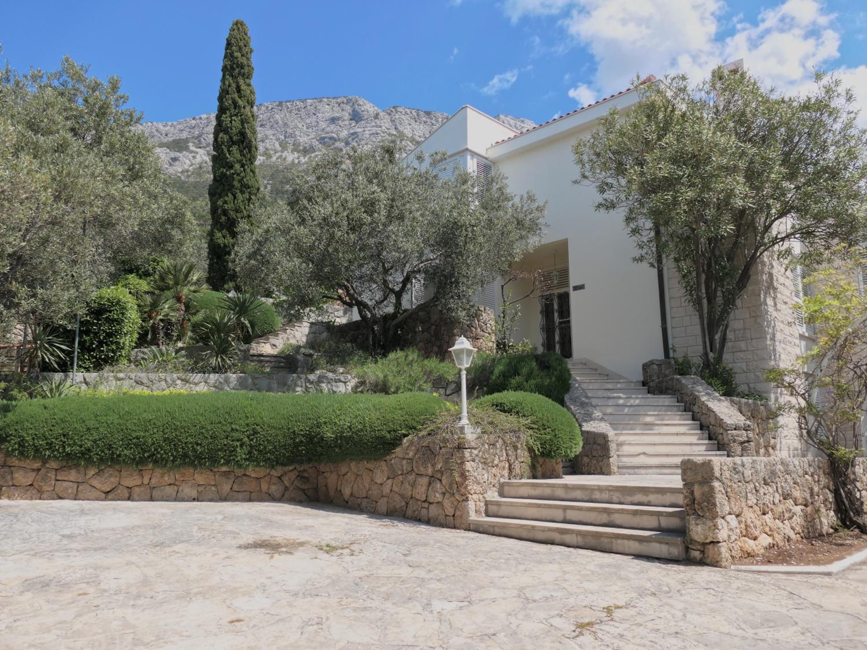 Five Bedroom Villa with Terrace and Sea View