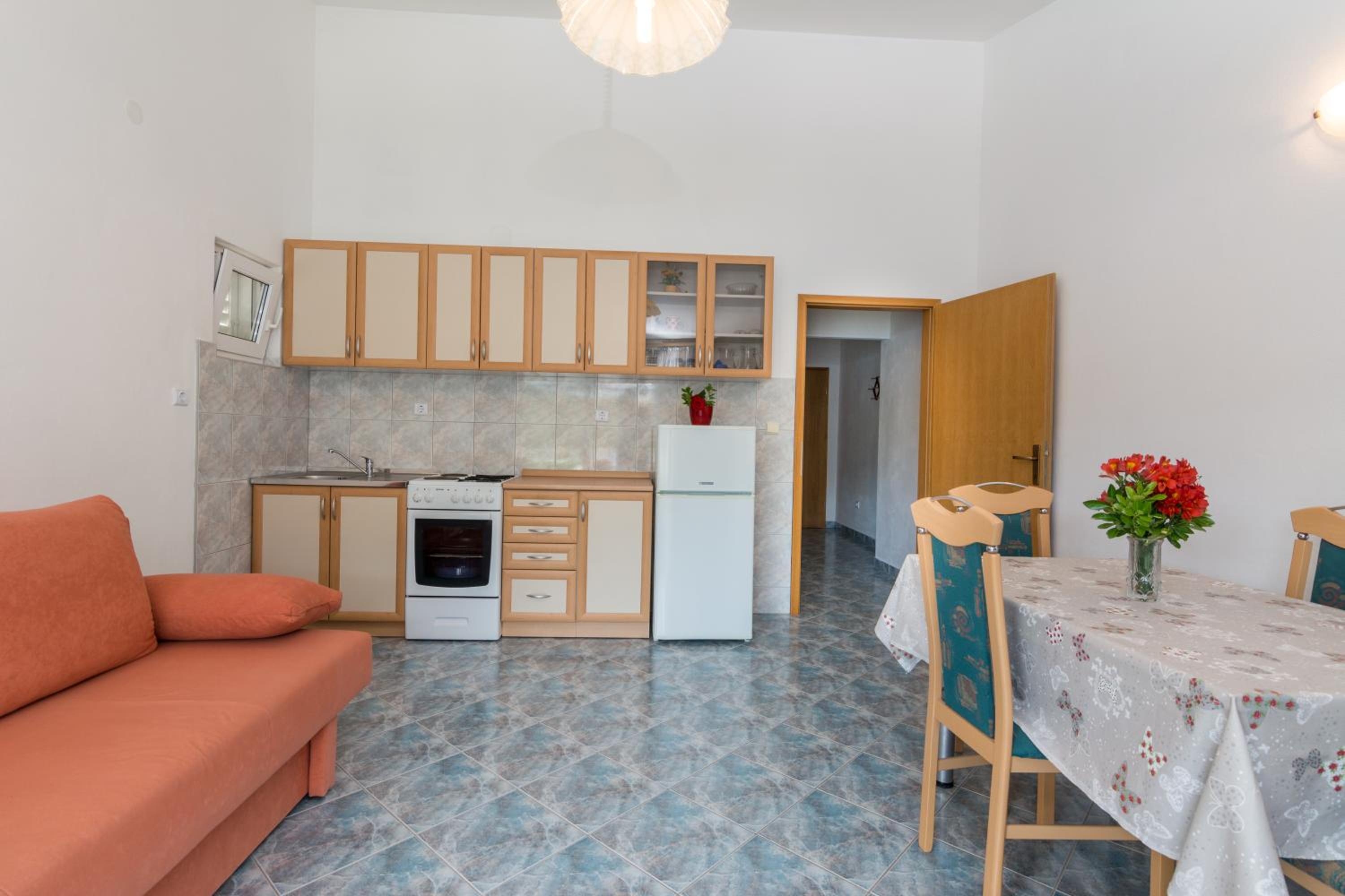One-Bedroom Apartment (3 Adults) - Photo 8