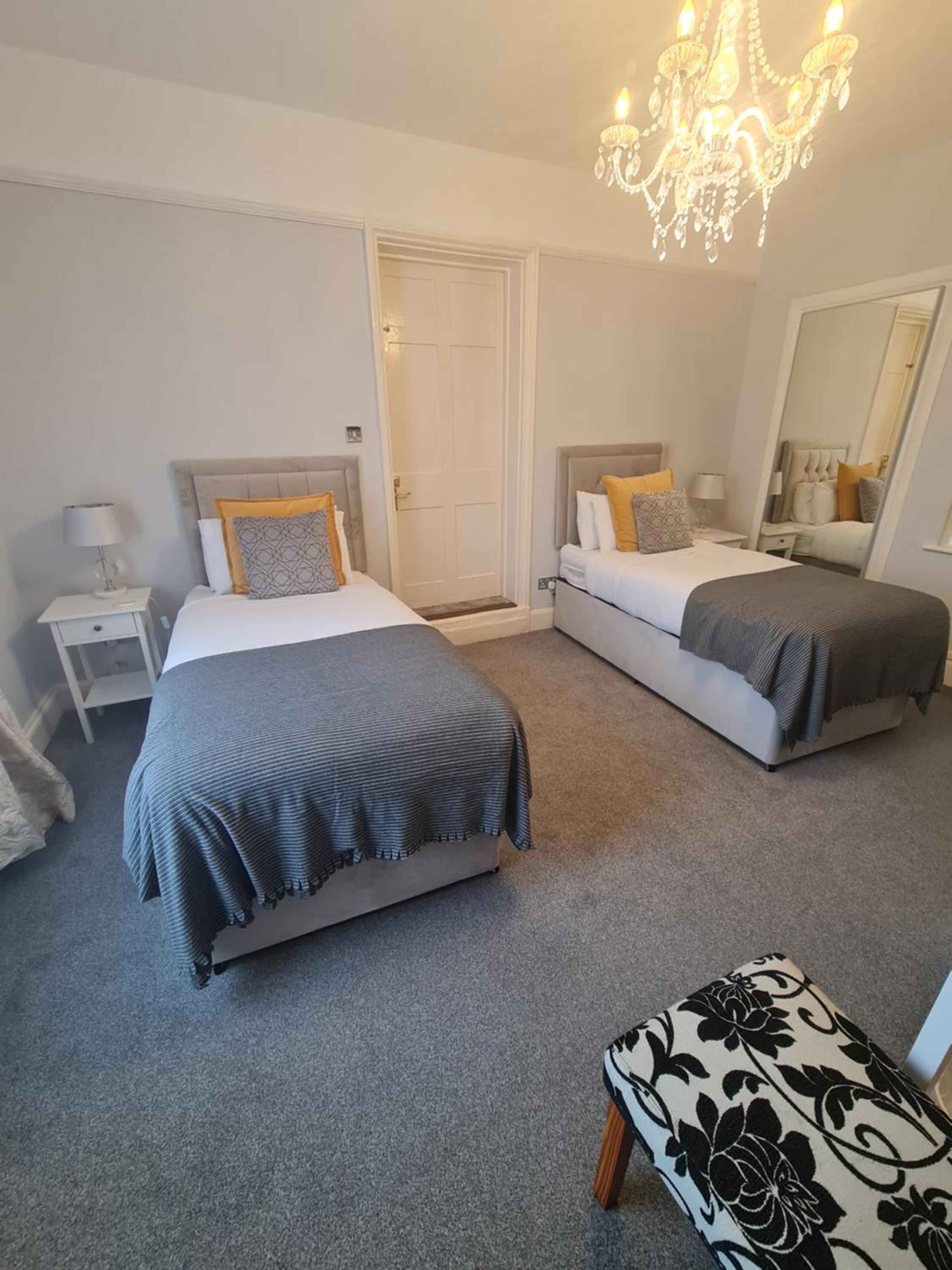Twin Room with Shower