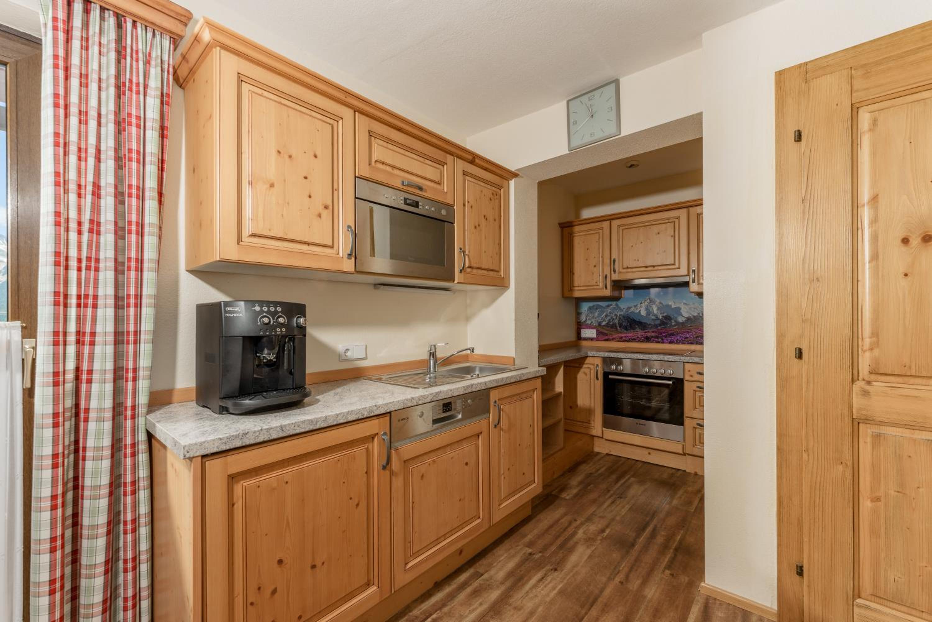 Family Apartment with Mountain View photo 3