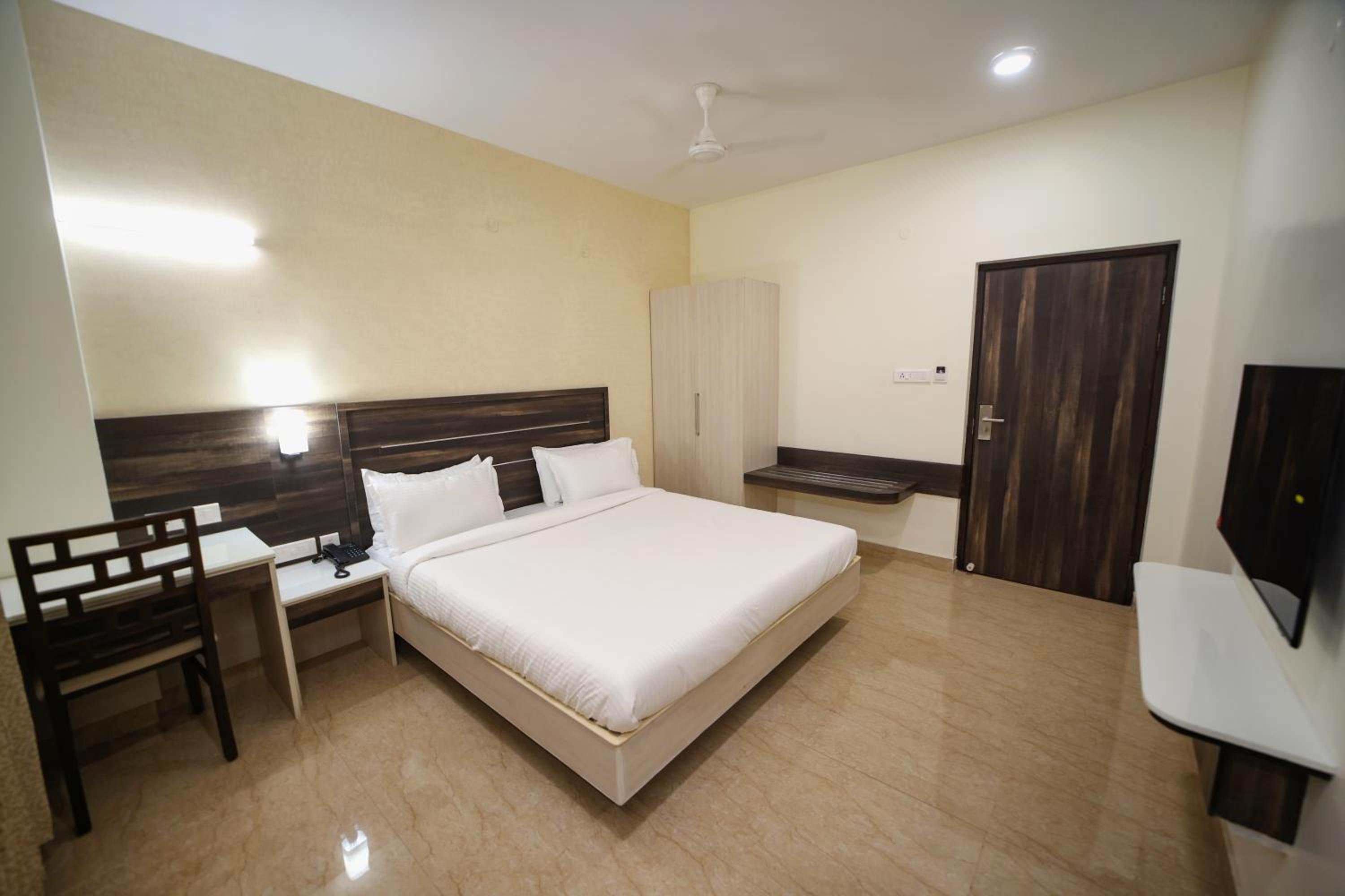 Standard Double Room - Photo 4