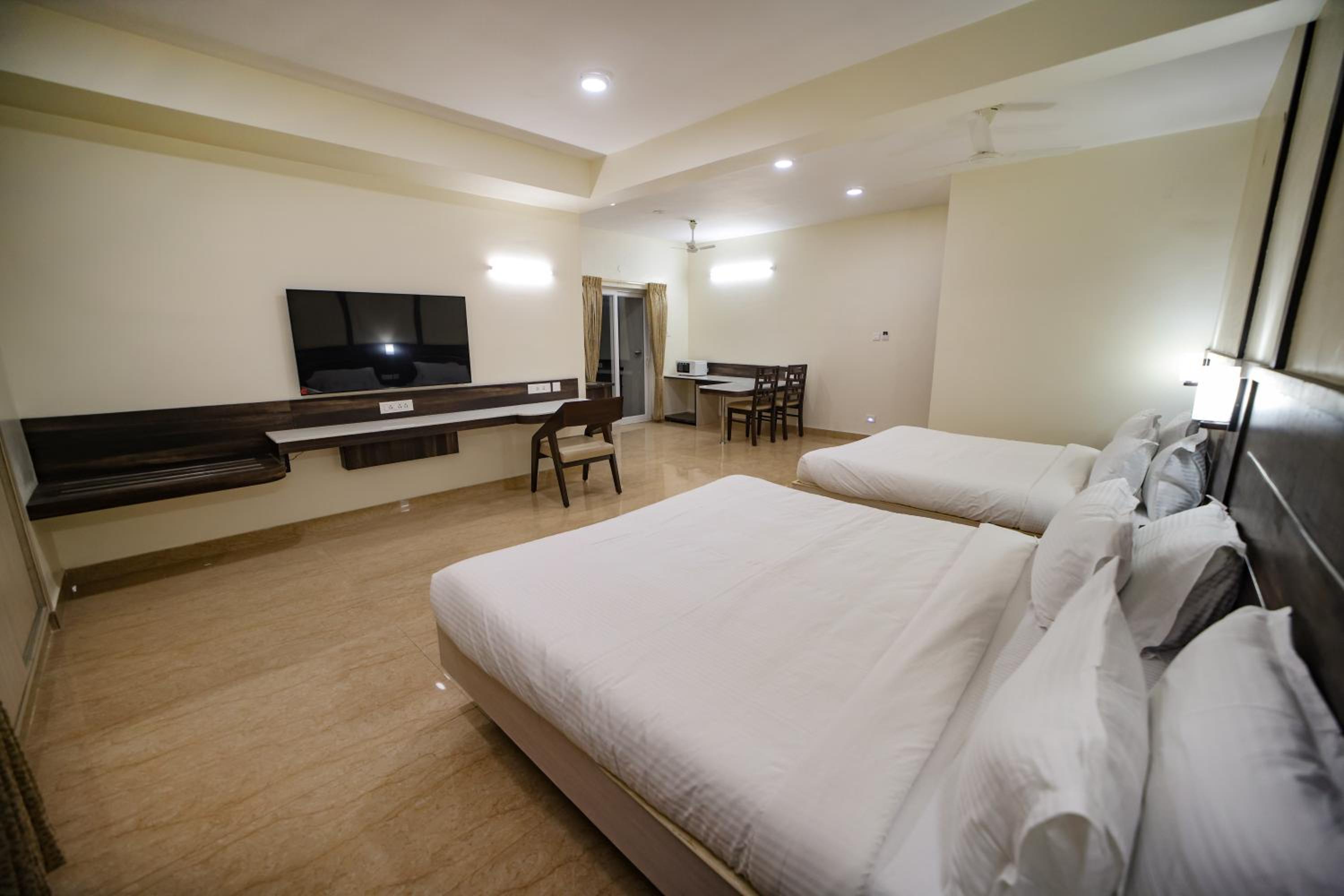 Superior Suite - Photo 8