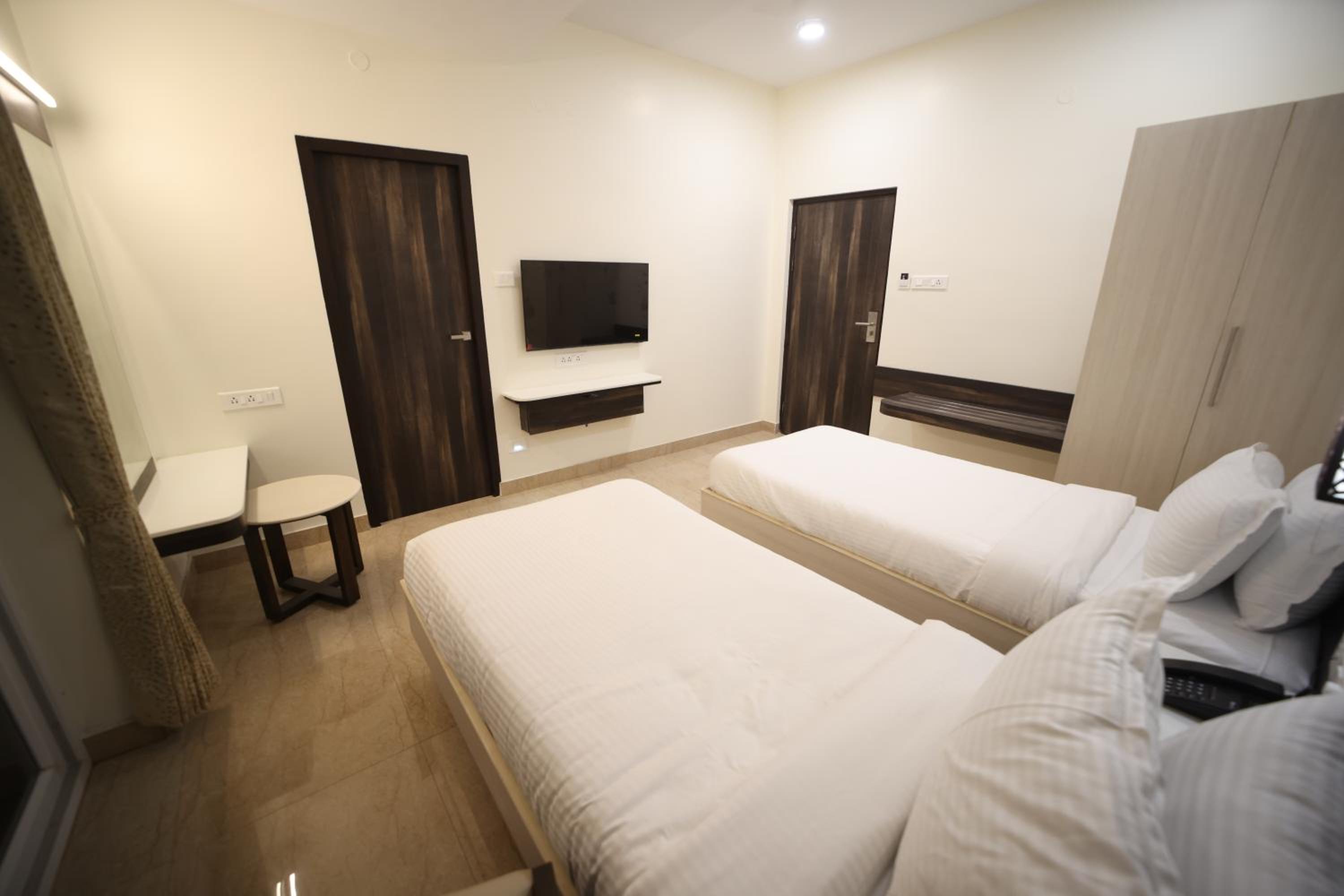 Superior Twin Room - Photo 6