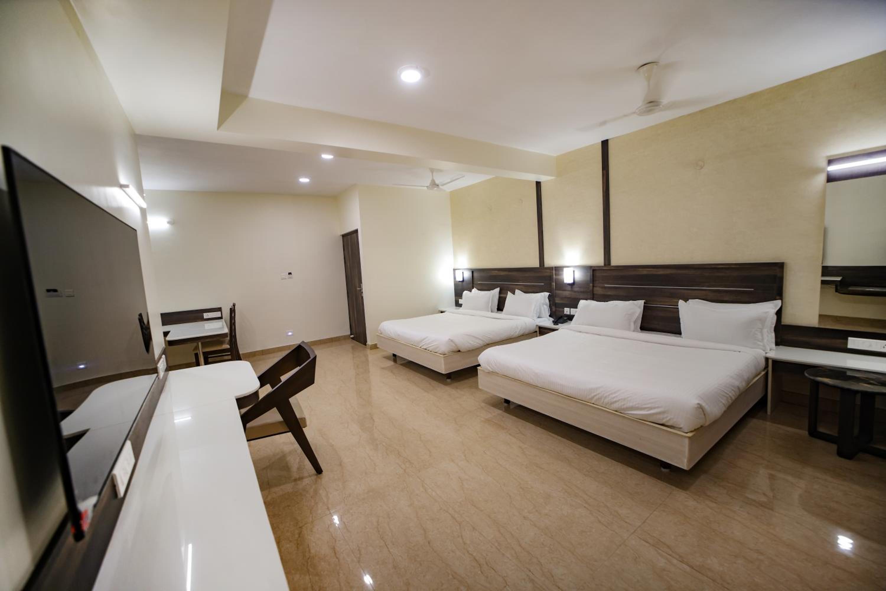 Superior Suite - Photo 7