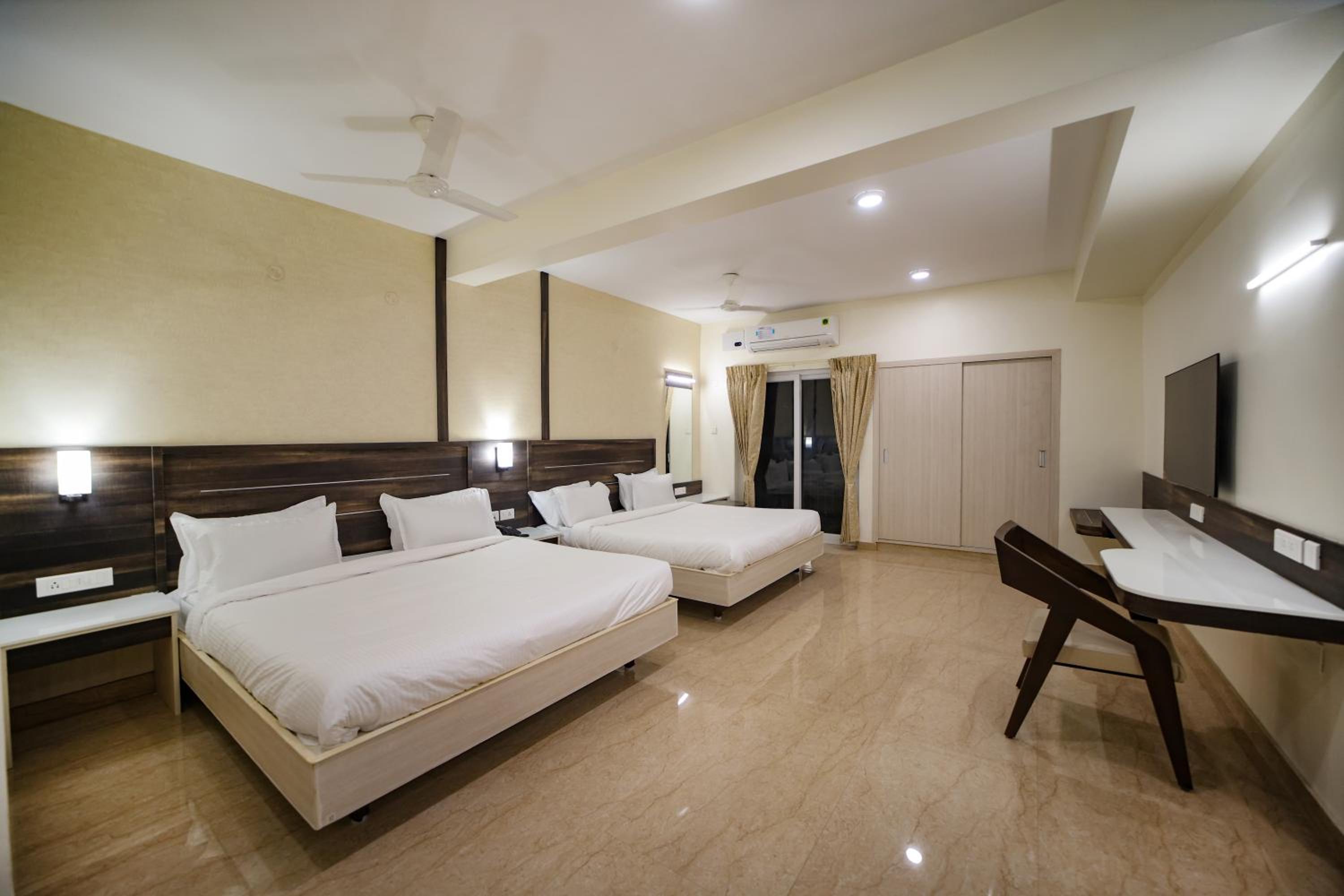 Superior Suite - Photo 2