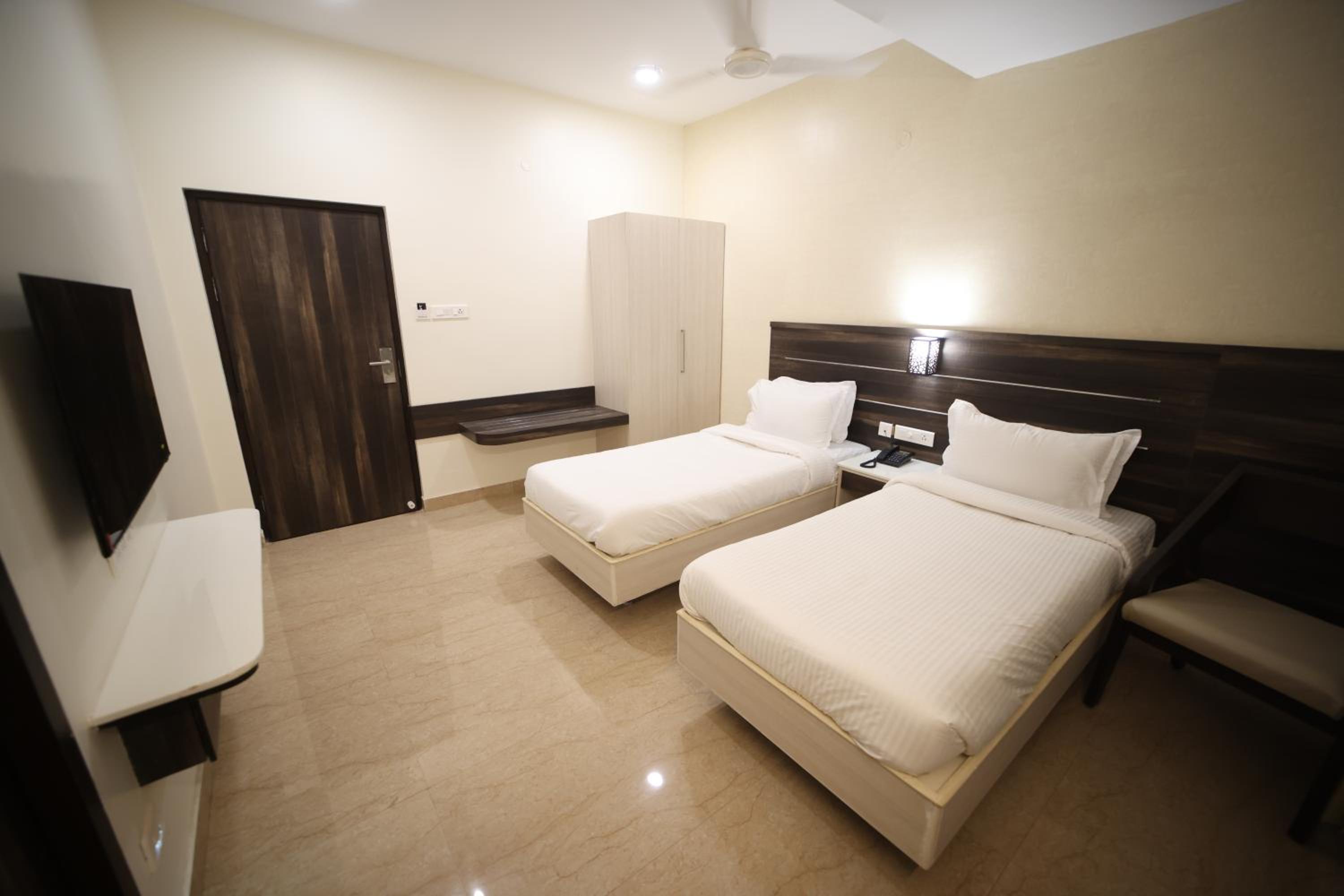 Superior Twin Room - Photo 4