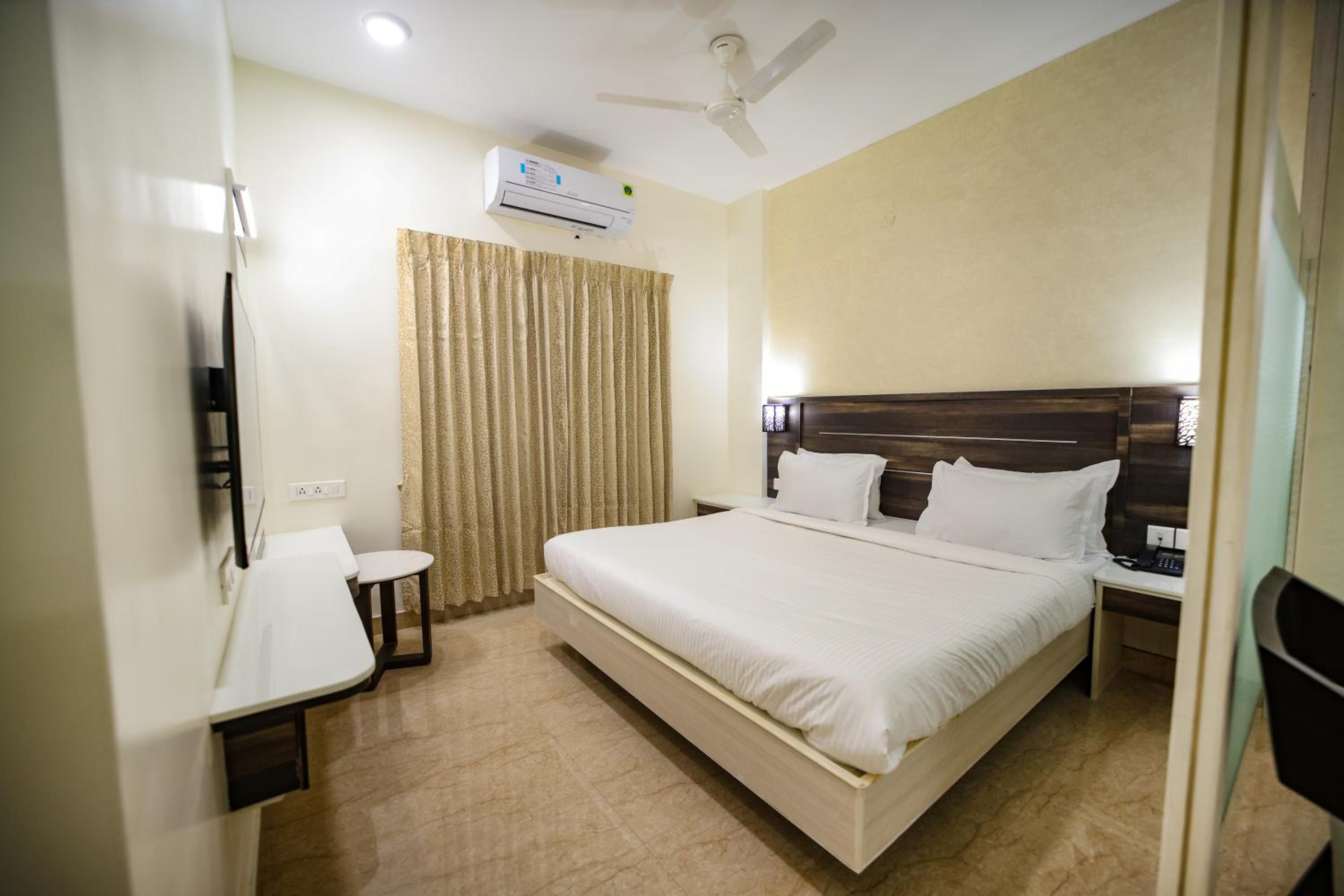 Standard Double Room - Photo 7