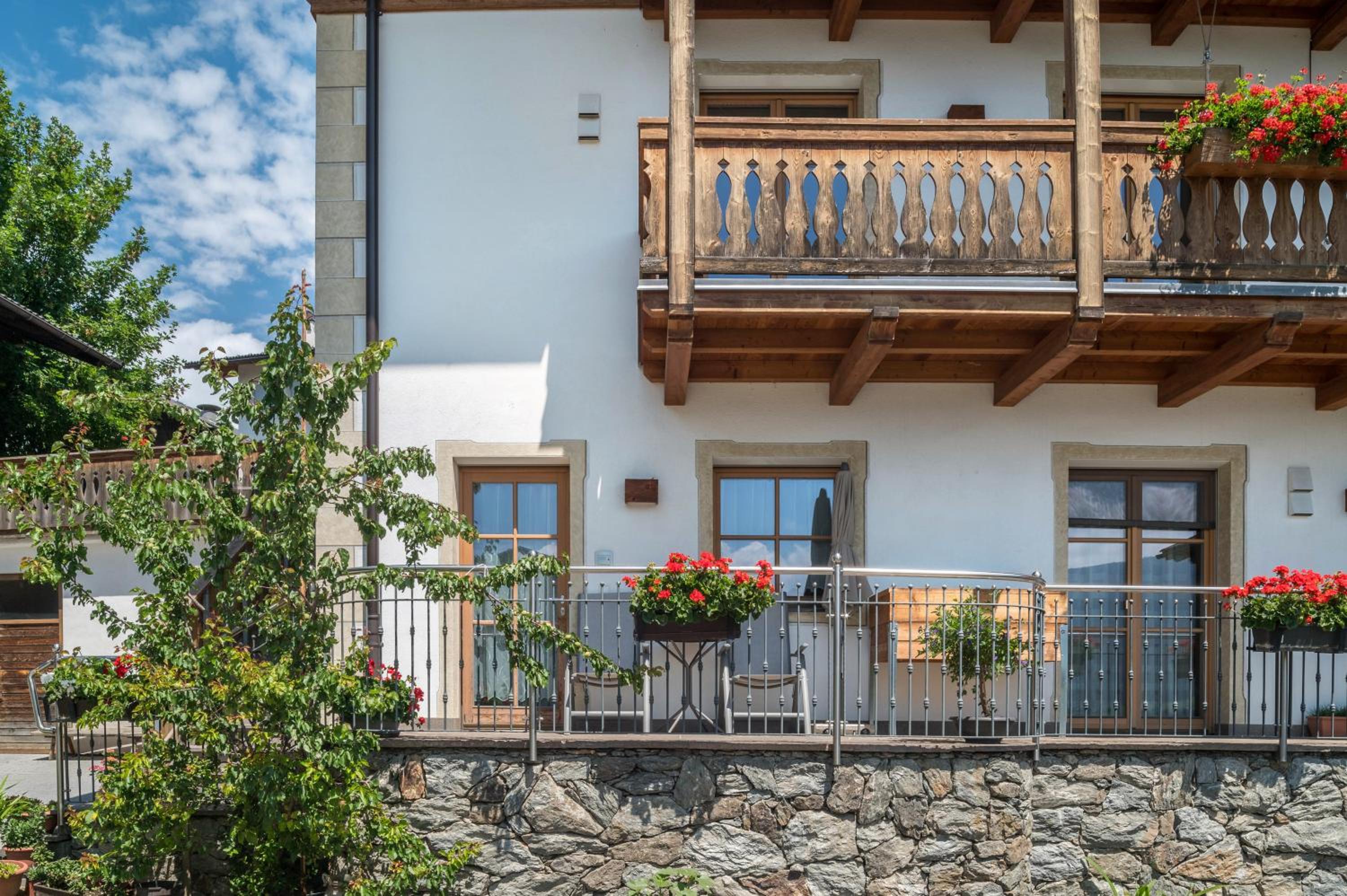 Two-Bedroom Deluxe Apartment with Garden View photo 3