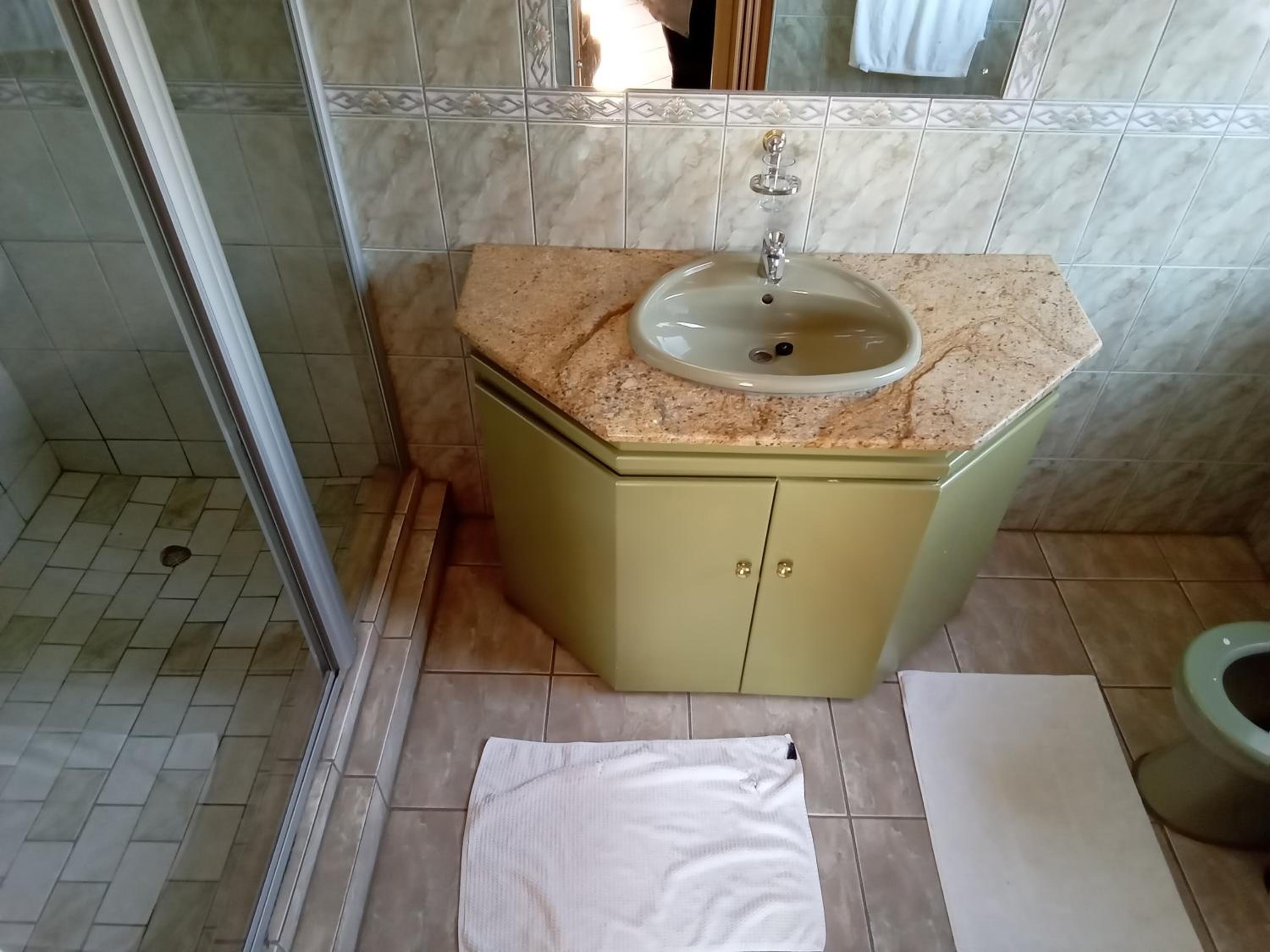 Queen Suite - Photo 5