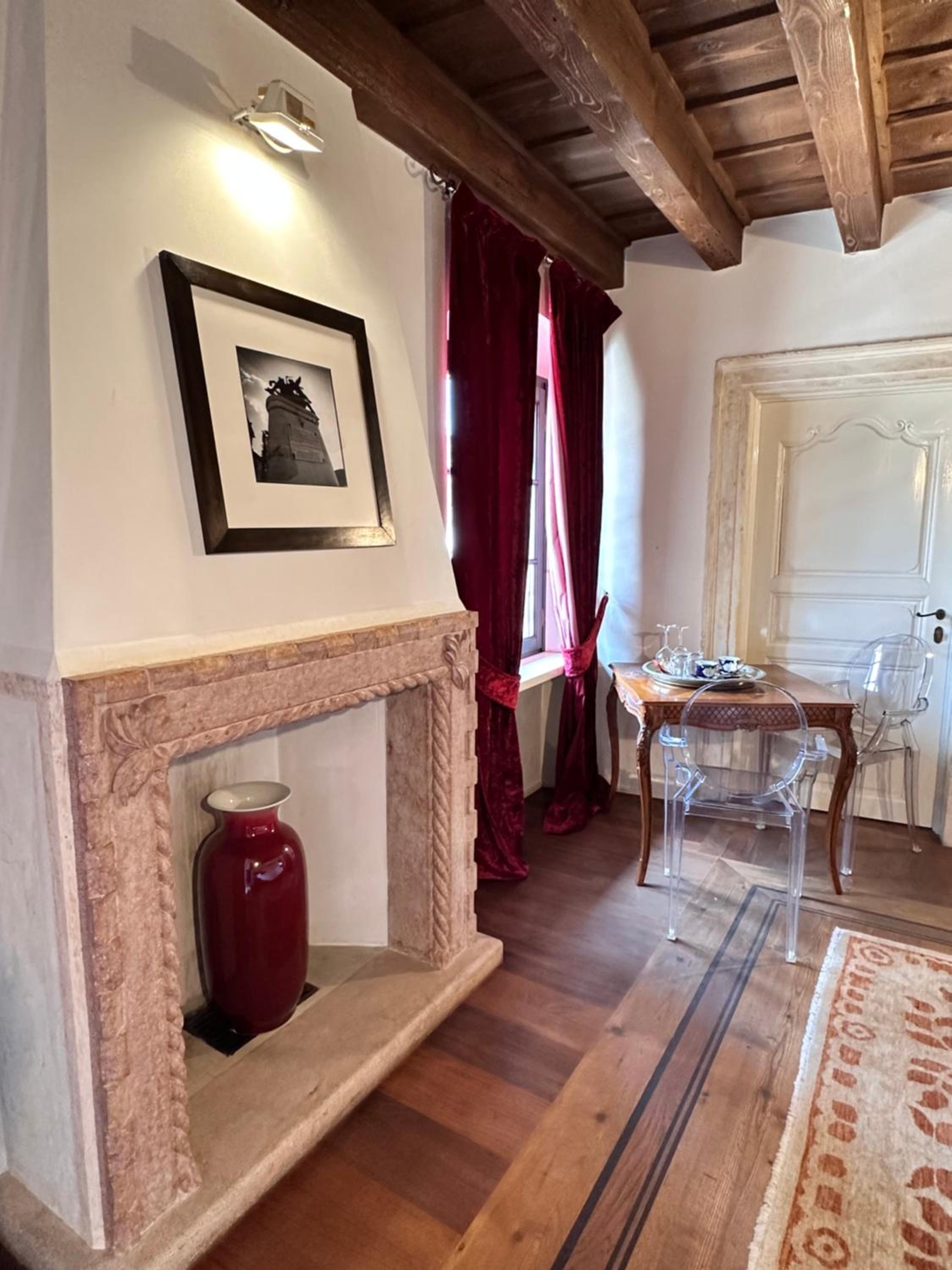 Suite with City View - Photo 28