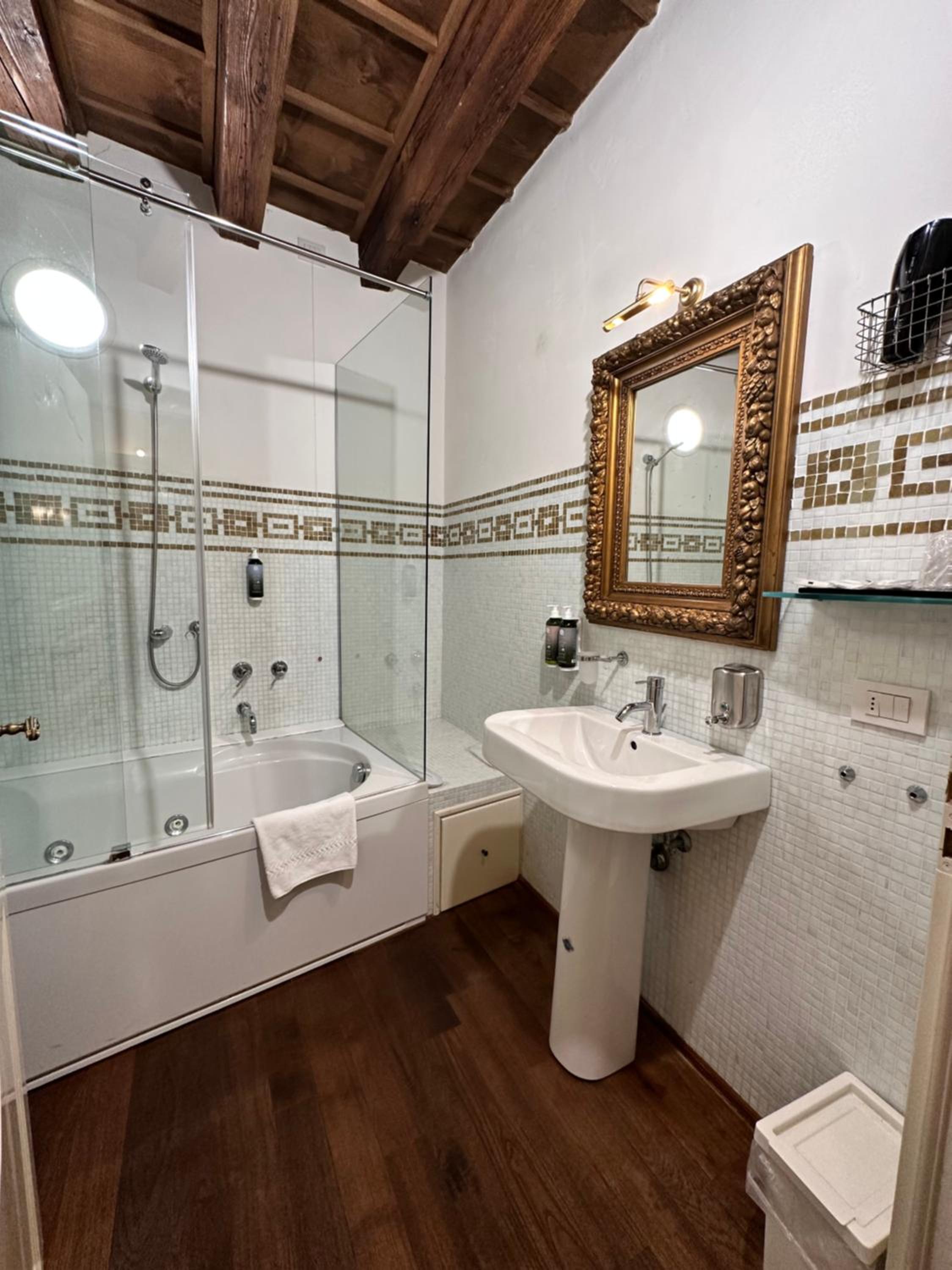 Suite with City View - Photo 25