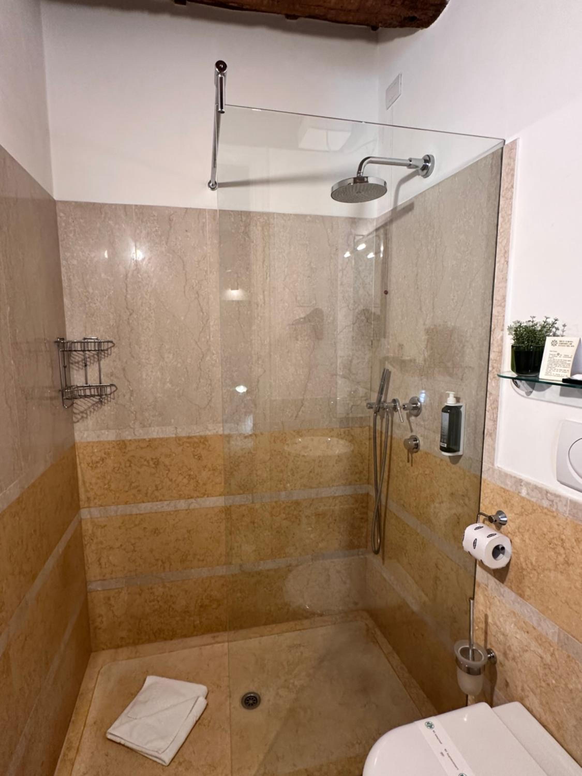 Superior Suite - Photo 3