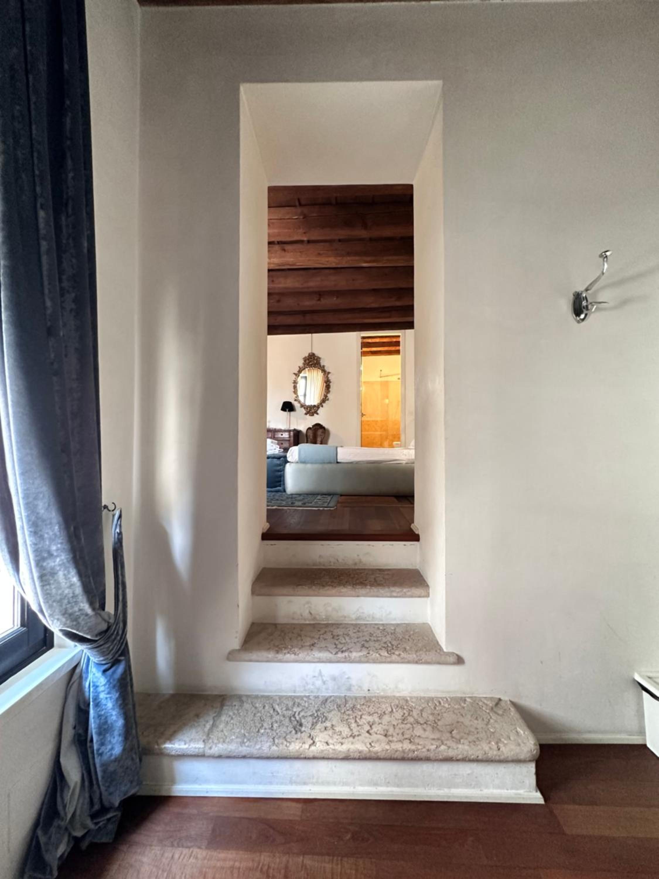 Superior Suite - Photo 11