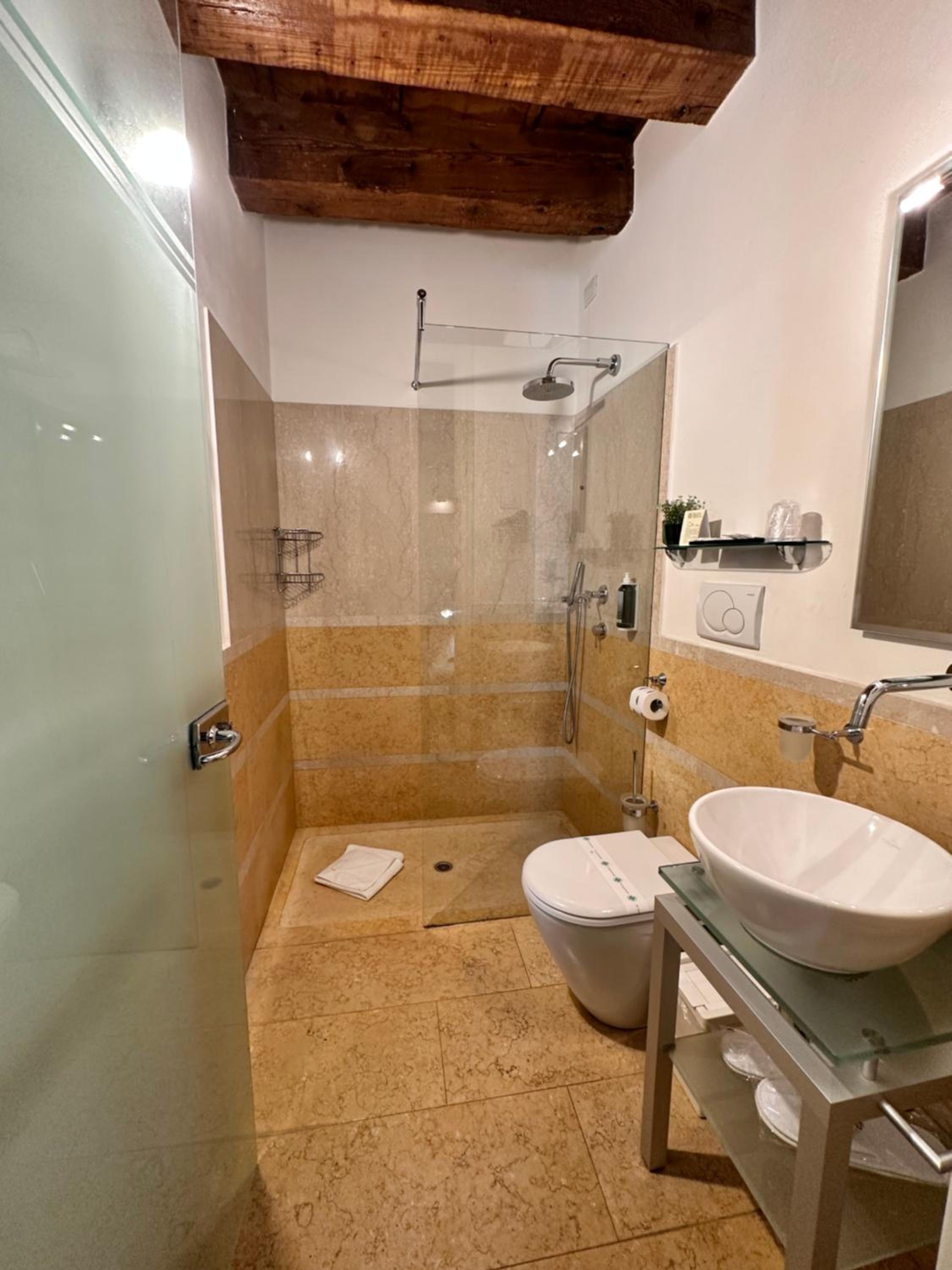 Superior Suite - Photo 5