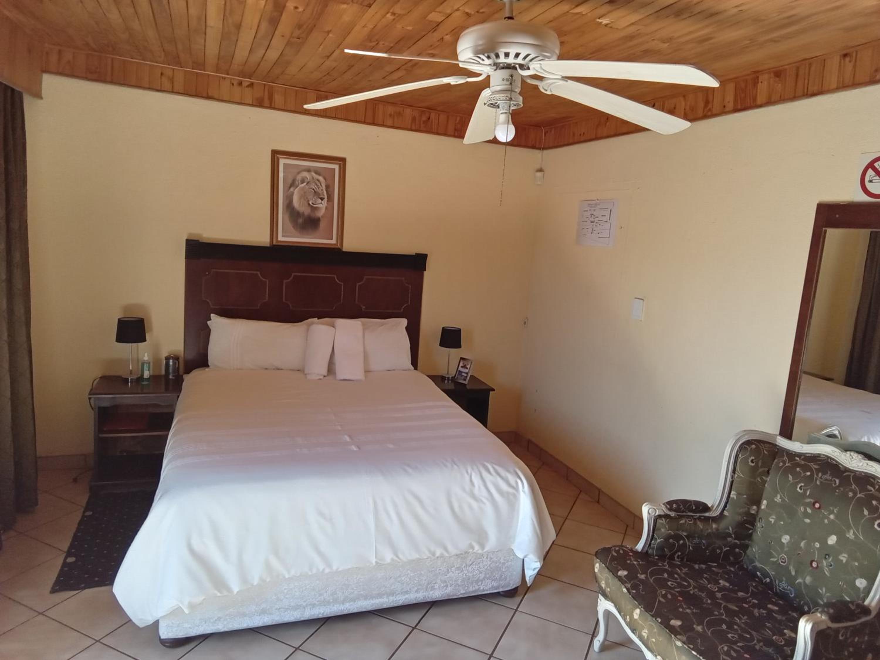 Queen Suite - Photo 1