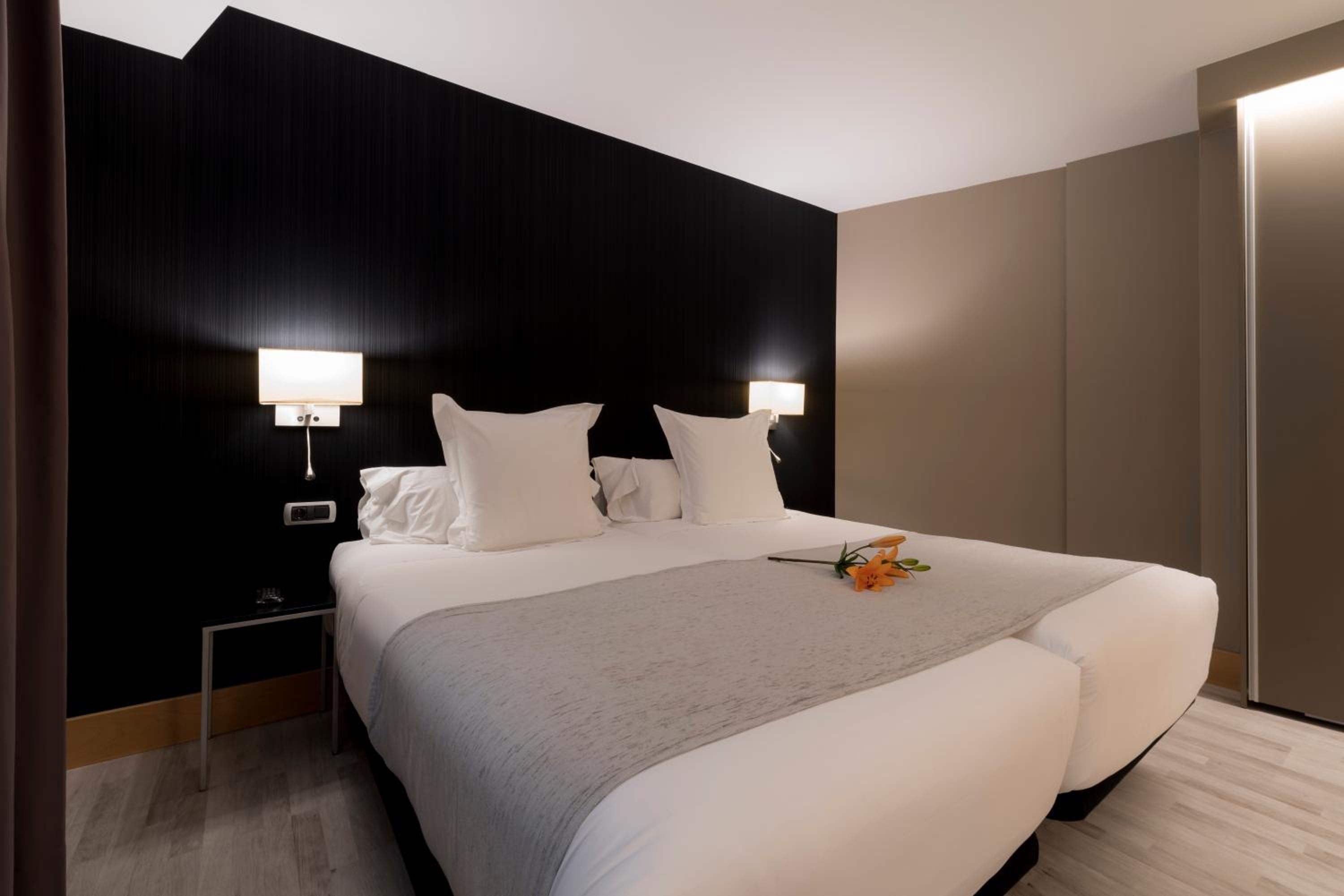 Double or Twin Room - Photo 3