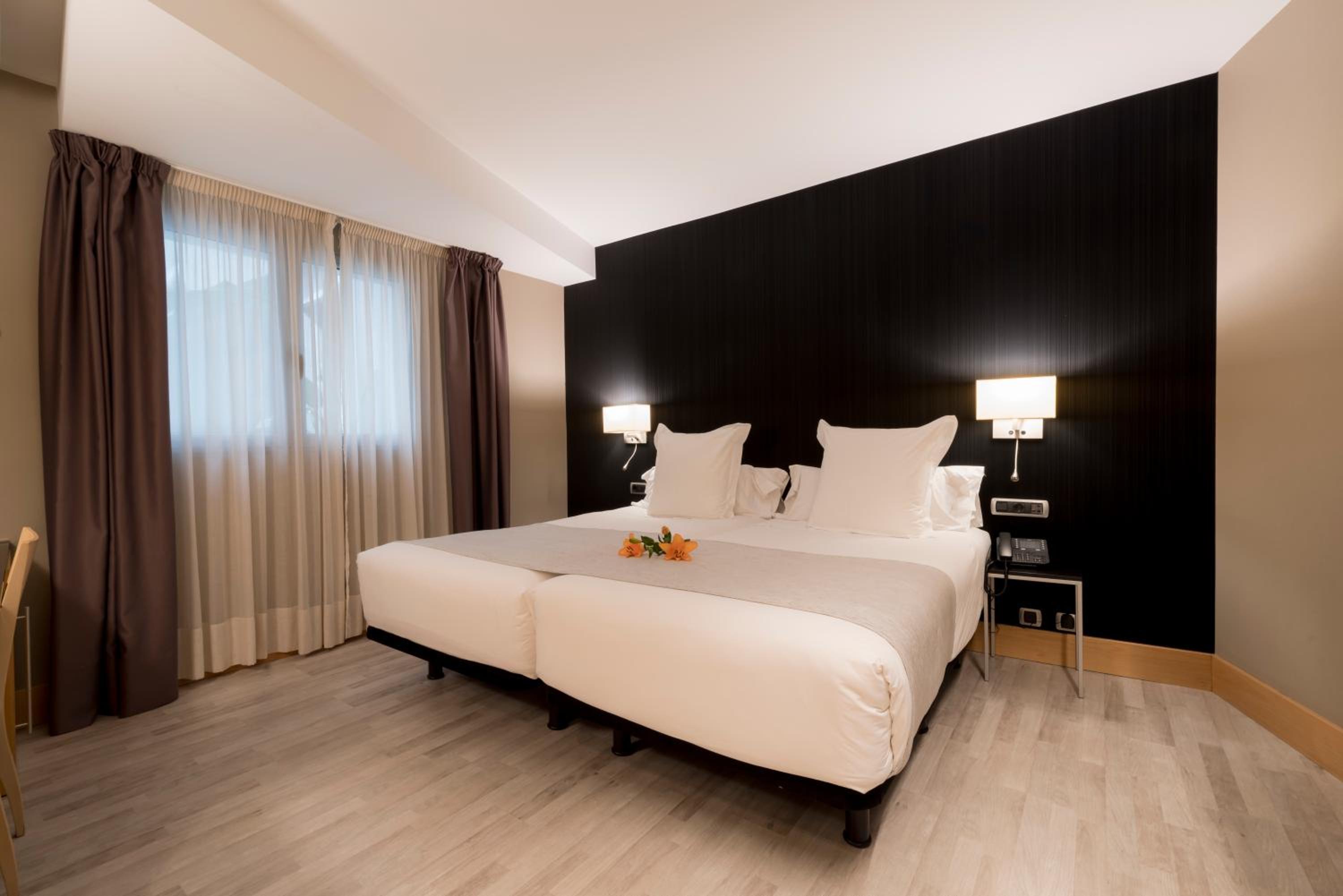 Double or Twin Room - Photo 2