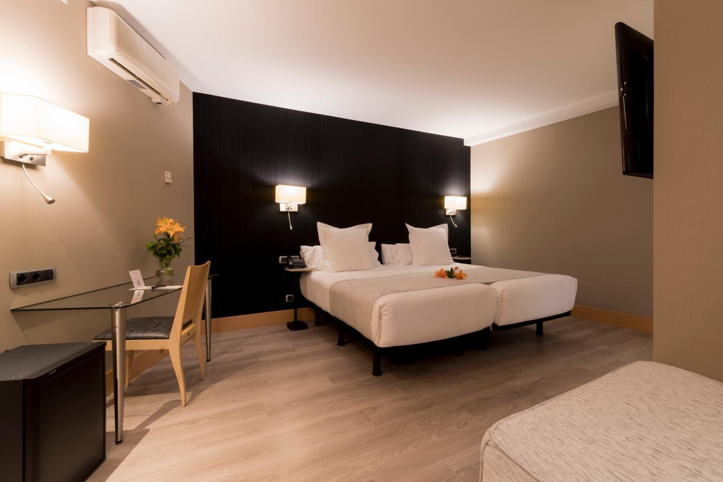 Triple Room - Photo 11