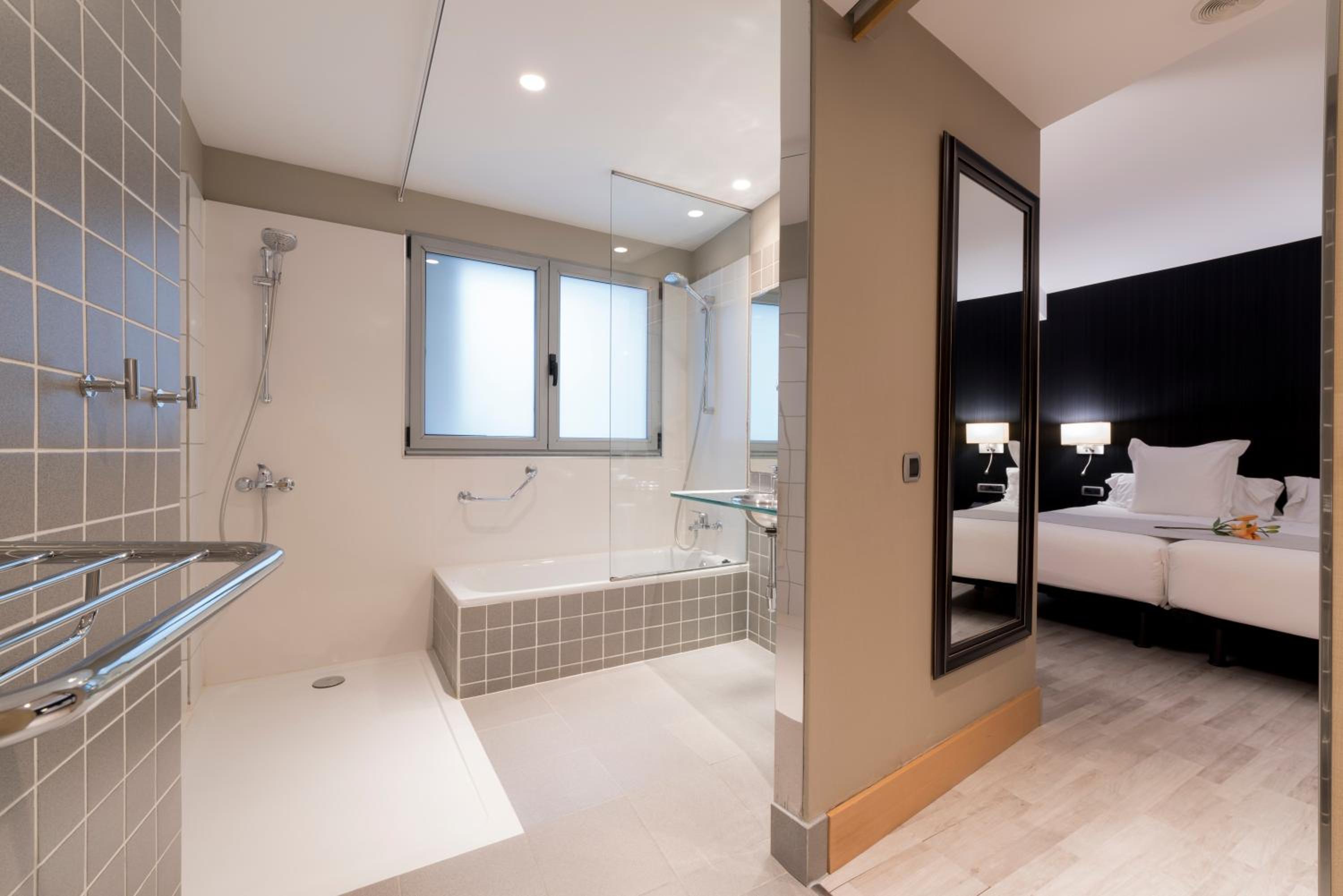 Double or Twin Room - Photo 11