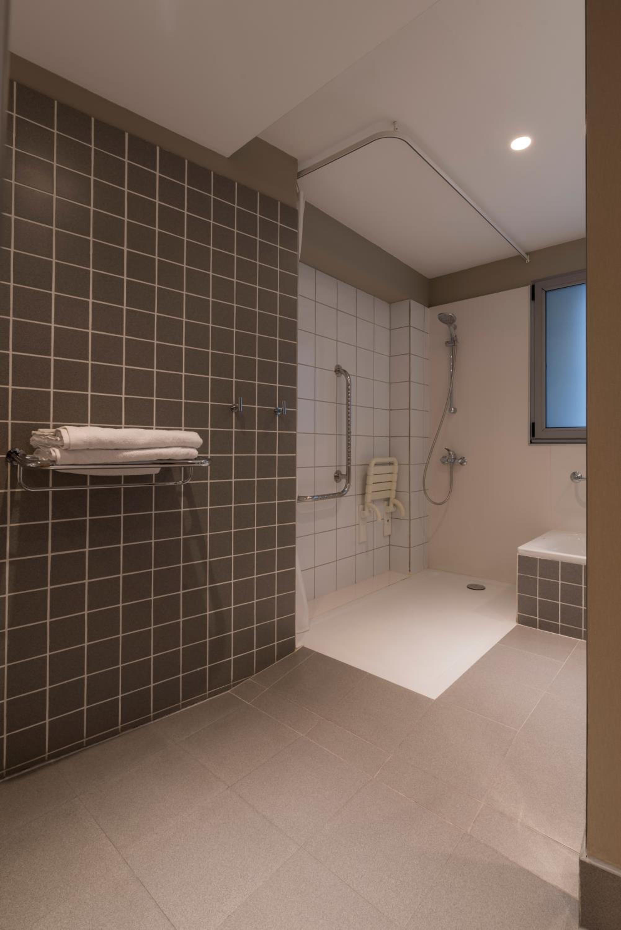 Double or Twin Room - Photo 18