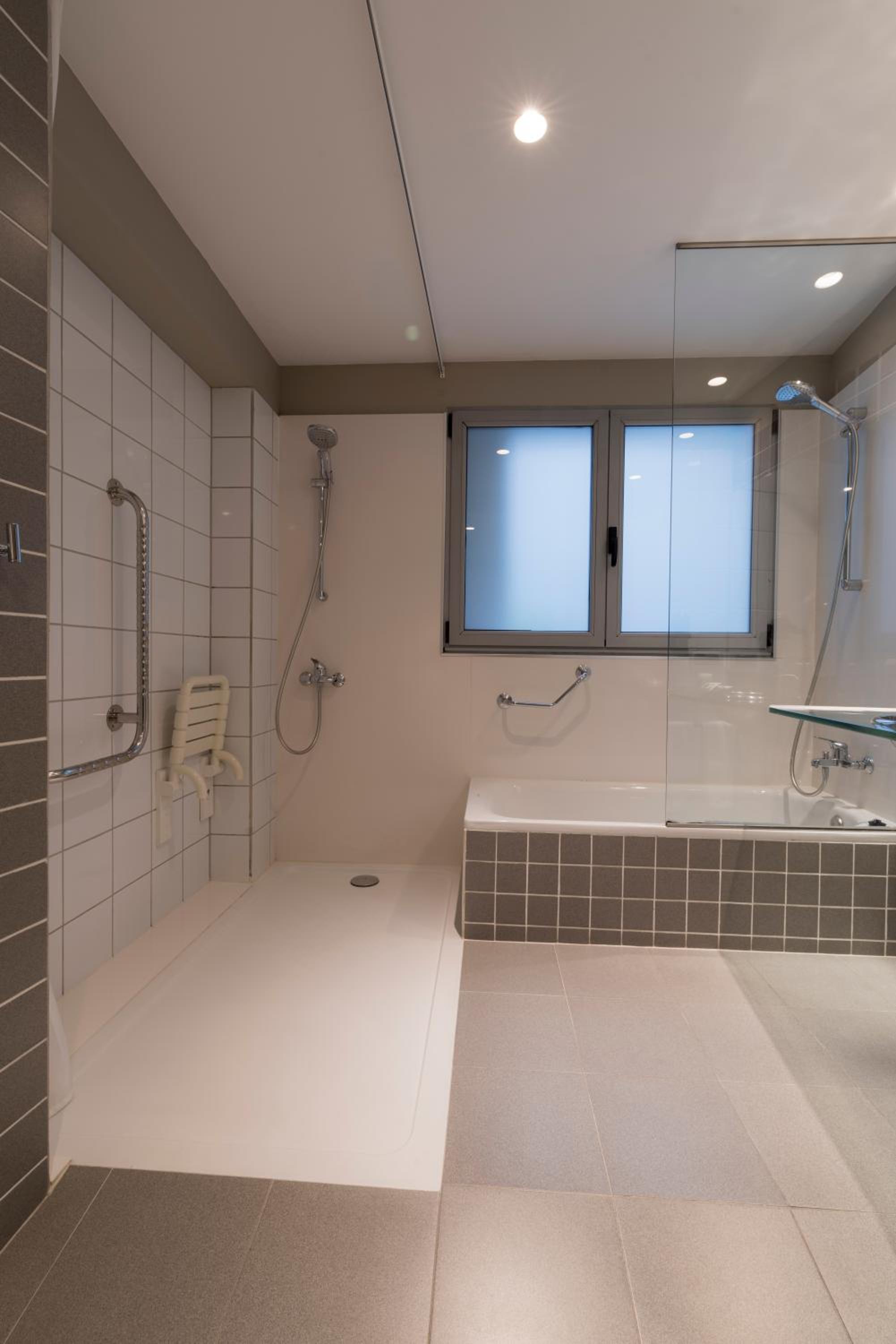 Double or Twin Room - Photo 10