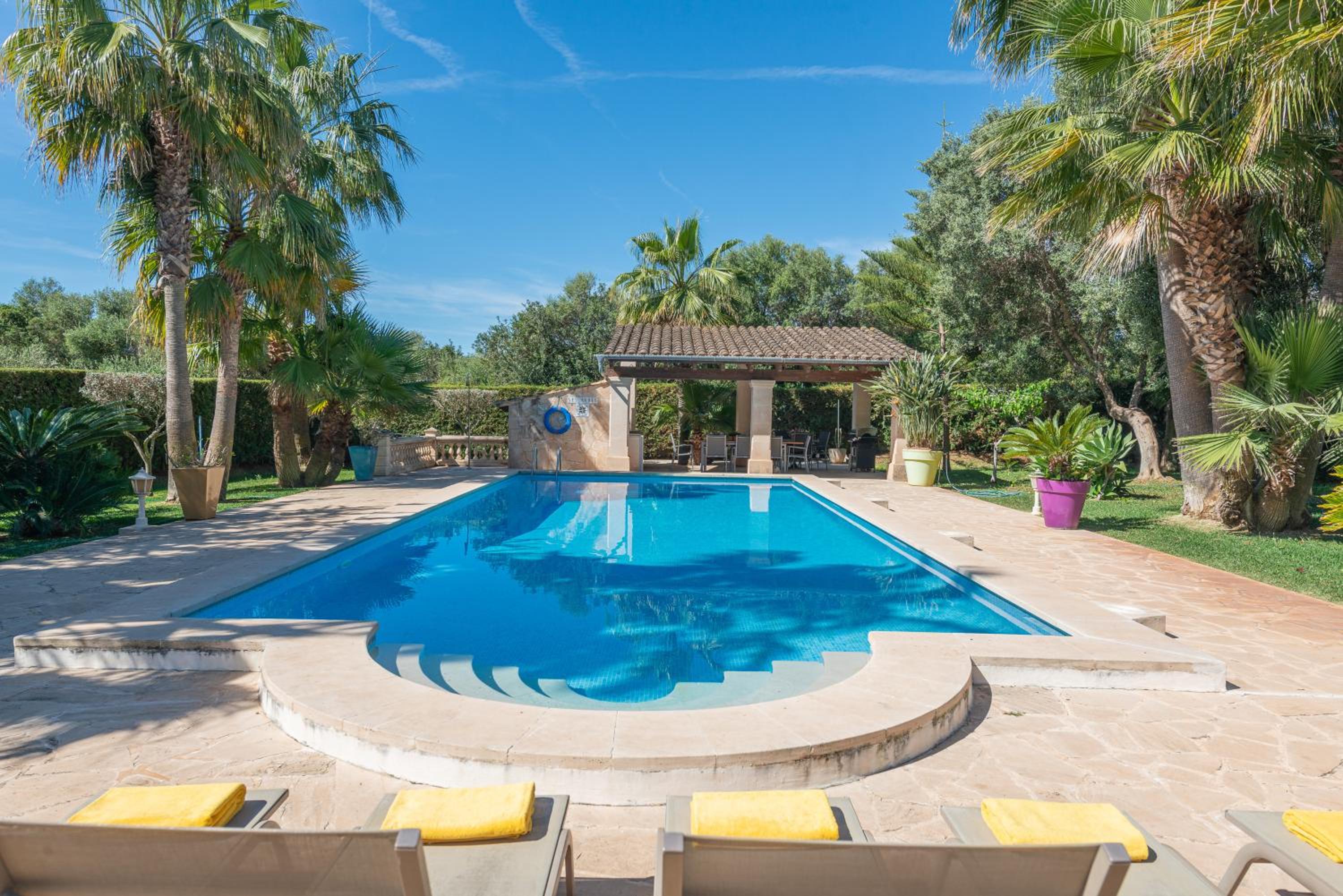 Villa photo 2