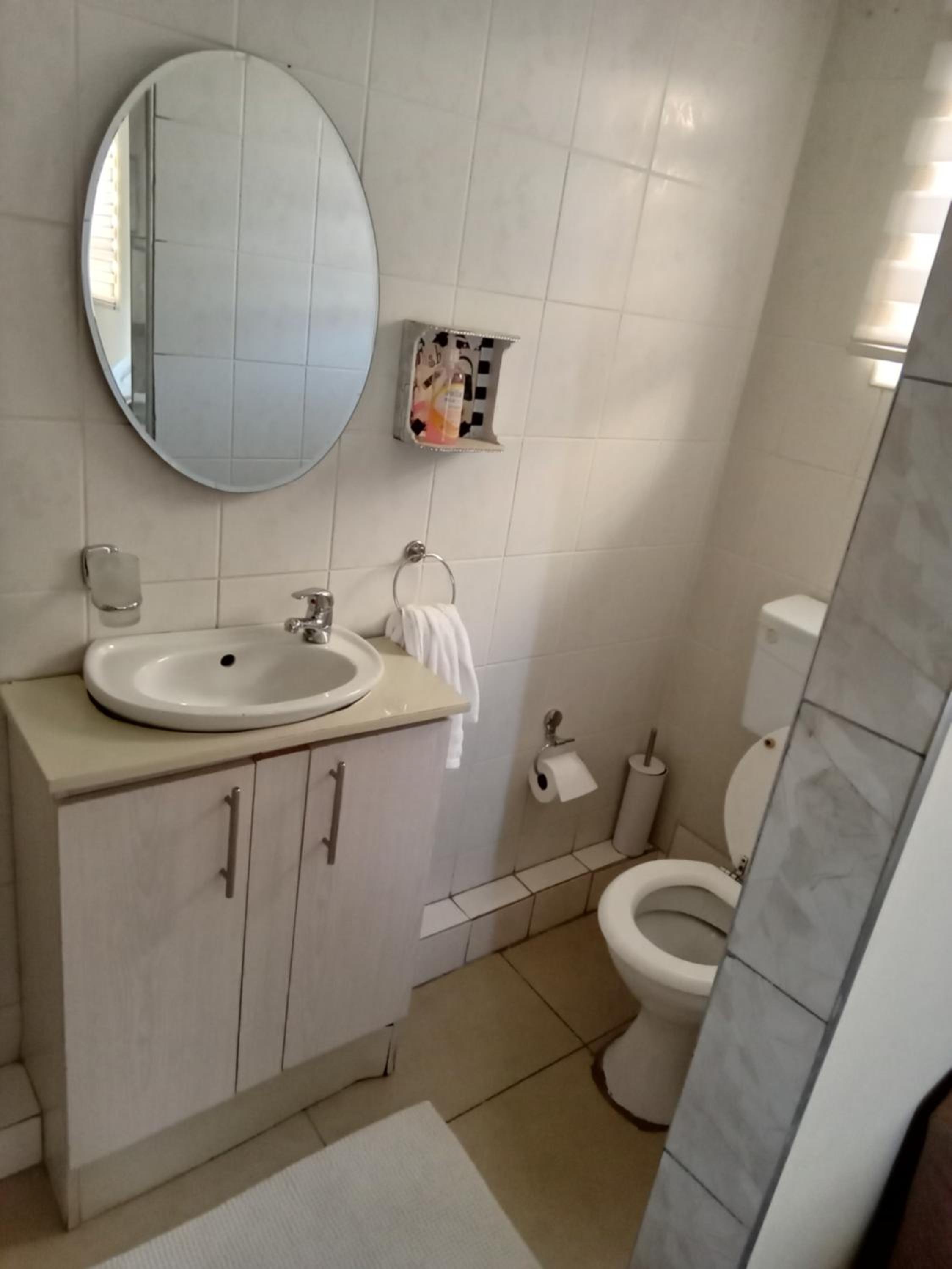 Deluxe Double Room with Shower - Photo 5