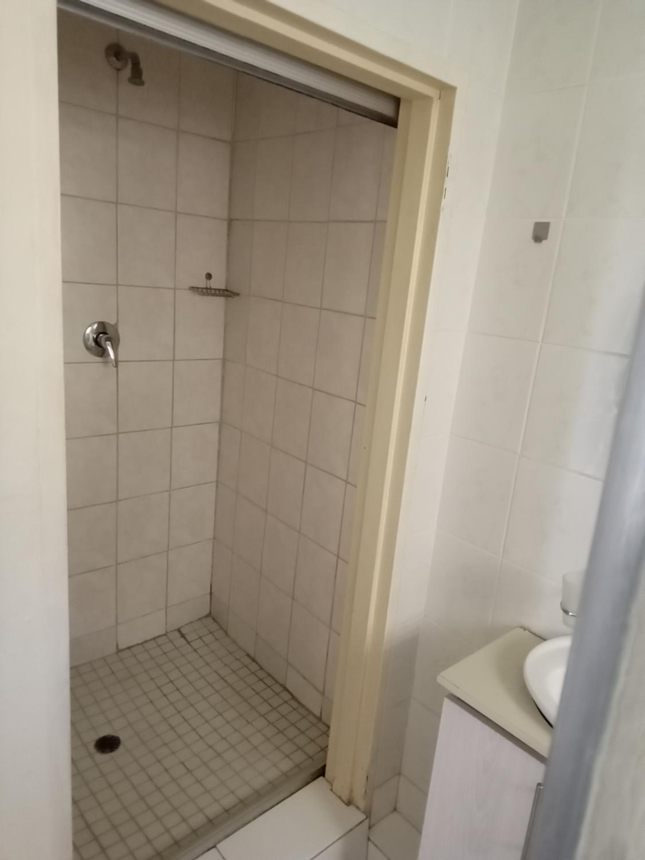 Deluxe Double Room with Shower - Photo 7