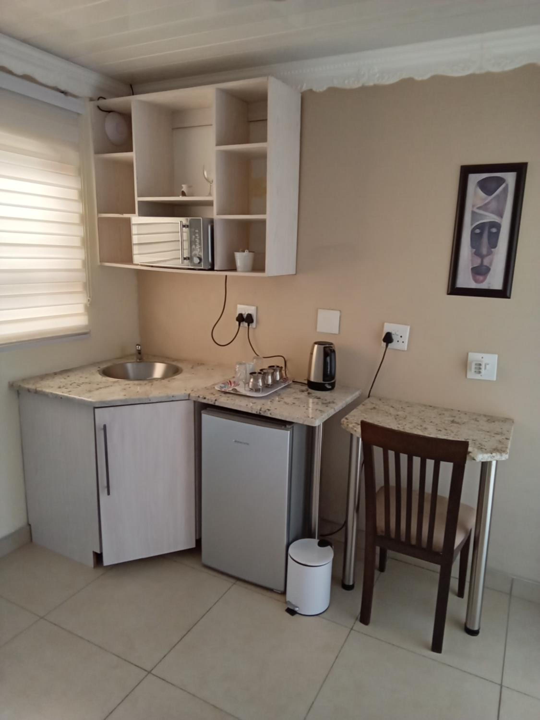 Deluxe Double Room with Shower - Photo 4