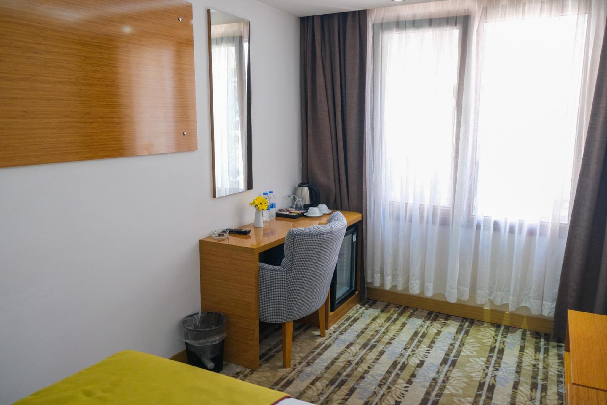 Standard Double Room thumbnail 6