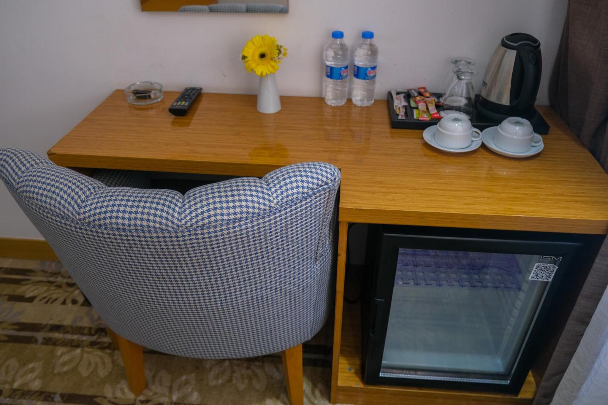 Standard Double Room thumbnail 6