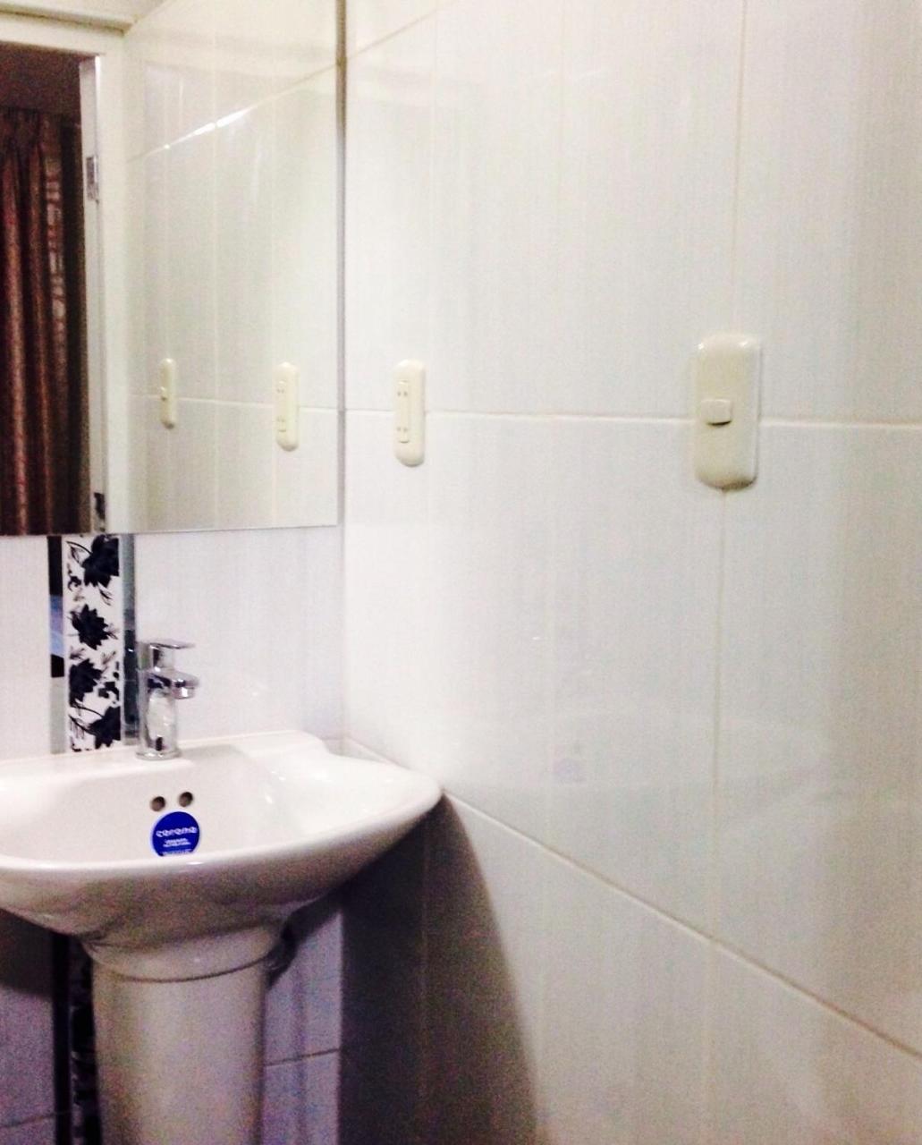 Single Room with Private Bathroom photo 2