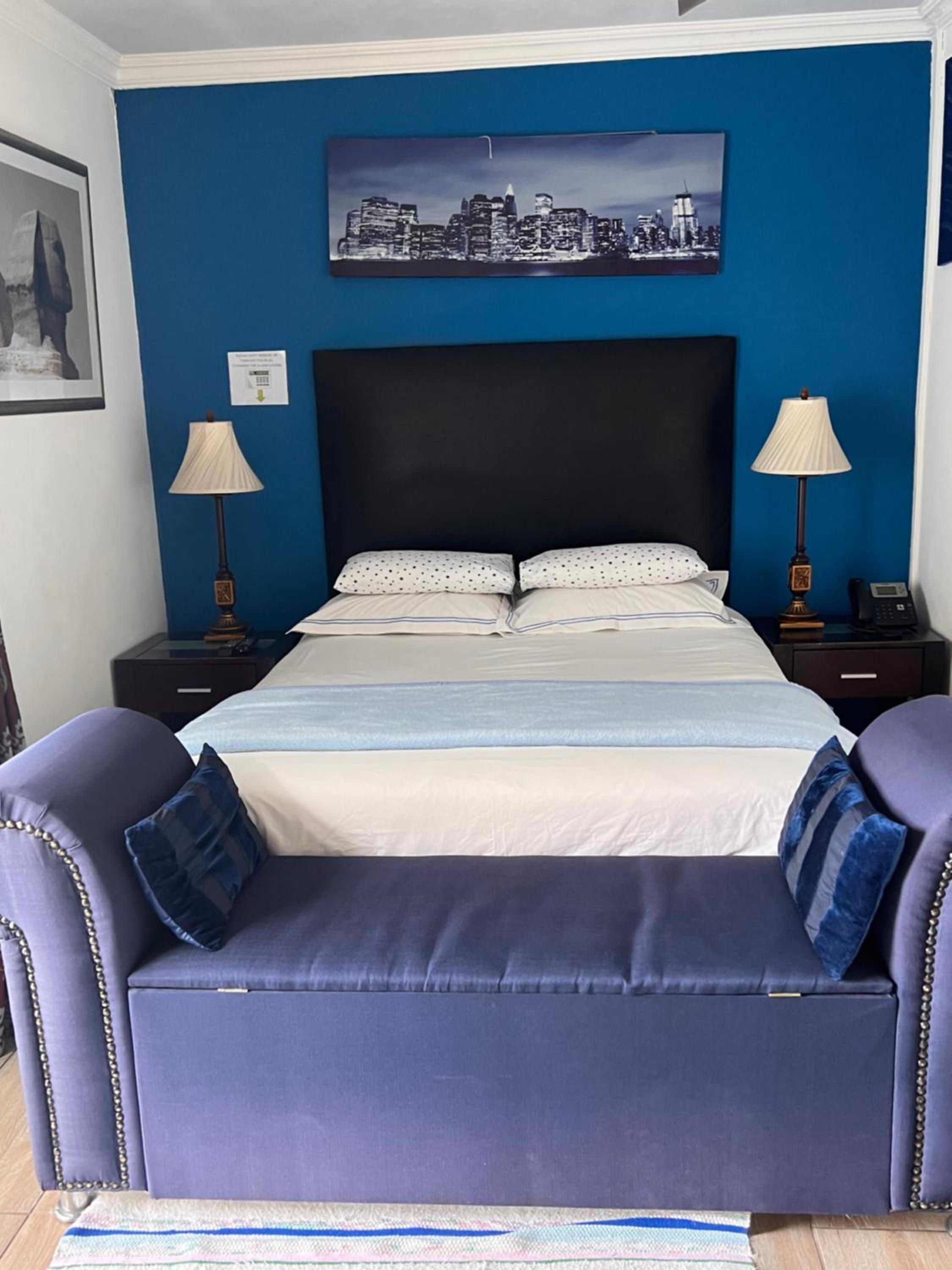 Queen Room with Pool View photo 3