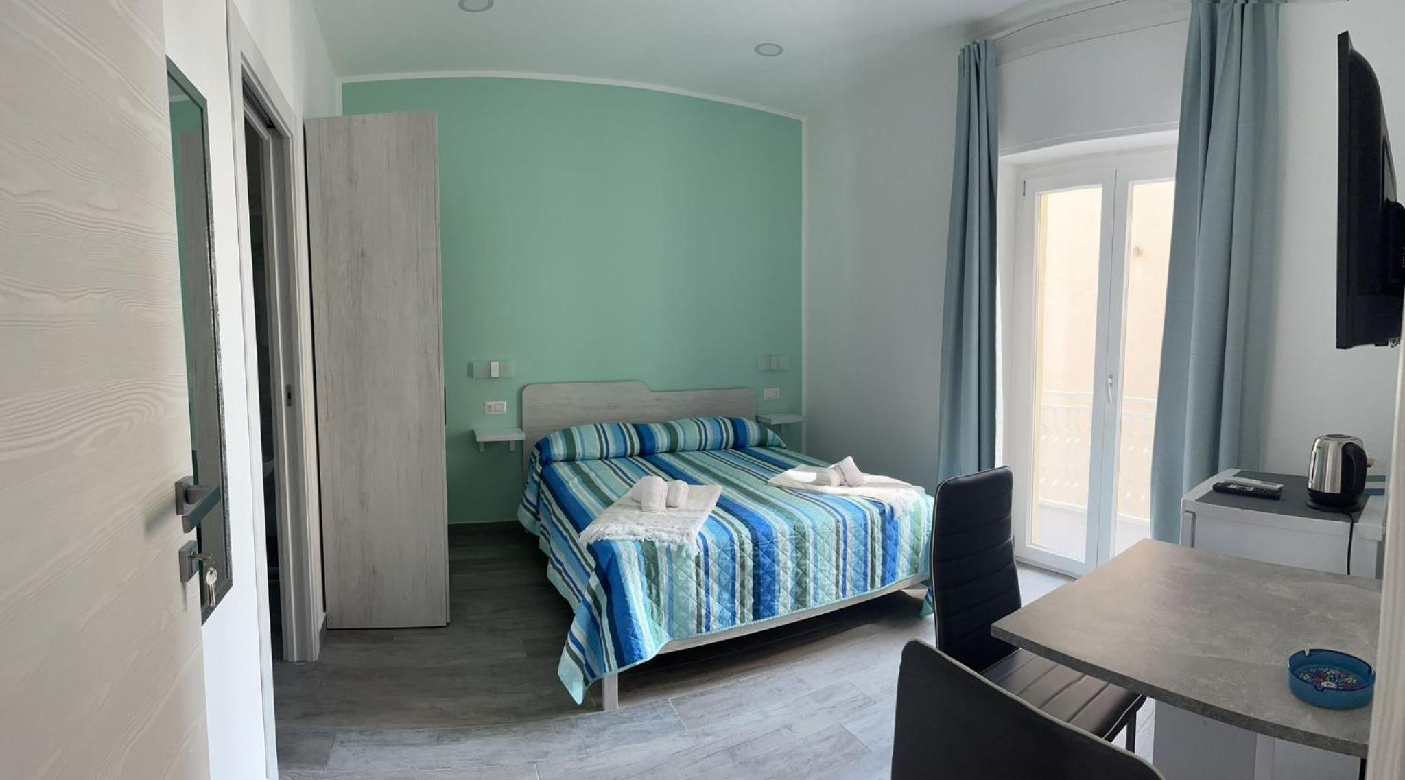 Double Room with Balcony - Photo 1