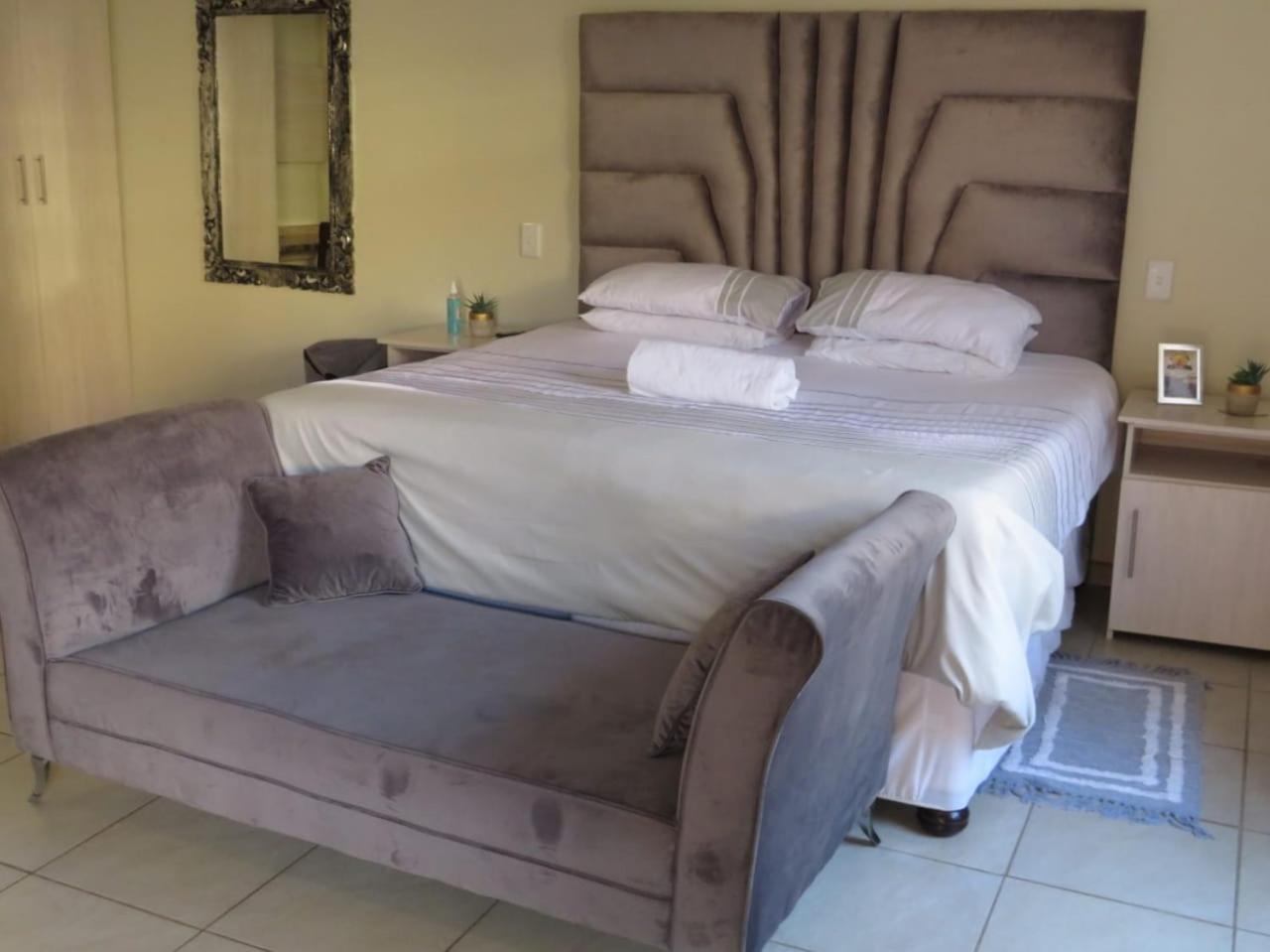 Deluxe King Suite - Photo 1