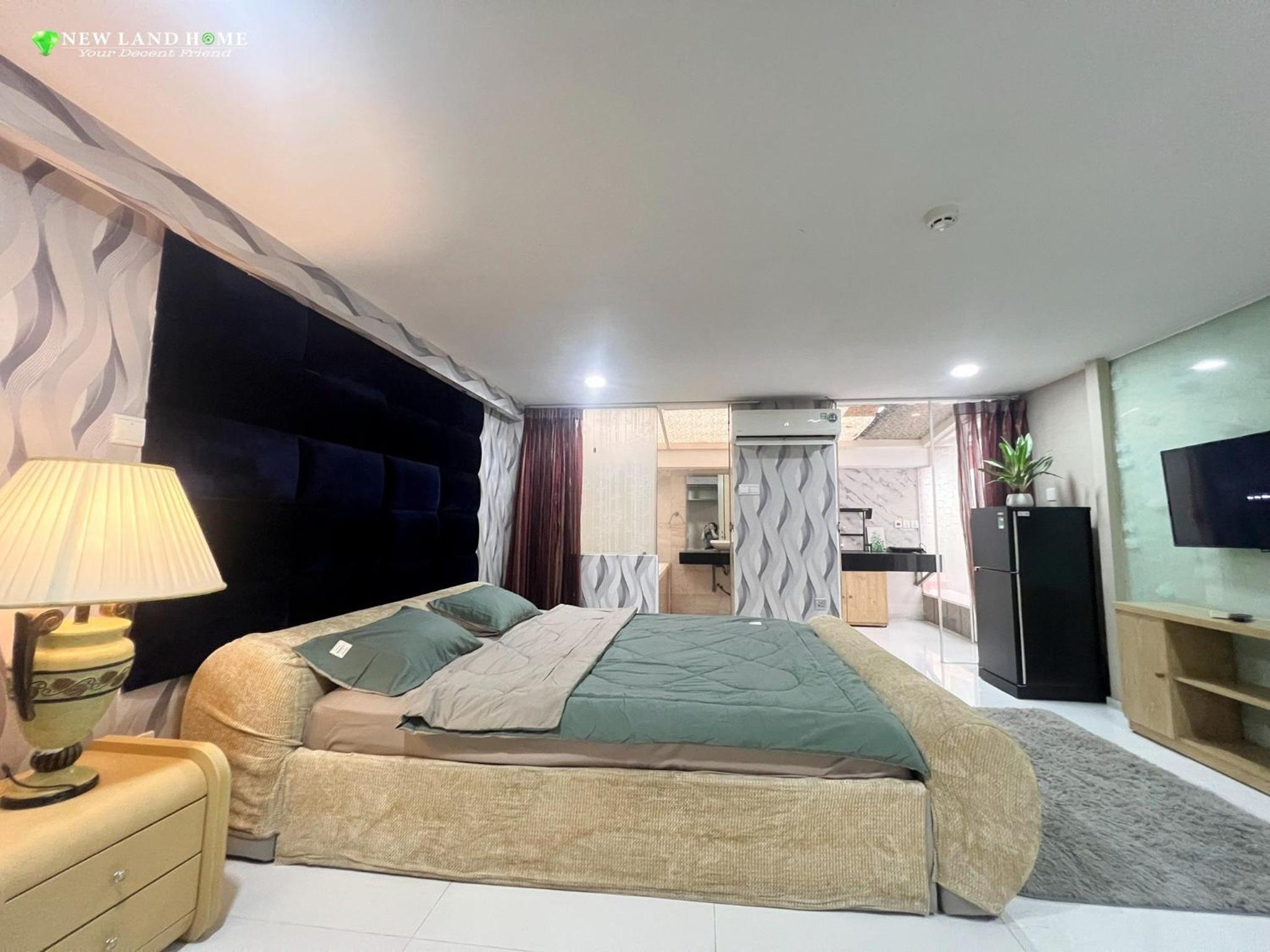 Deluxe King Studio