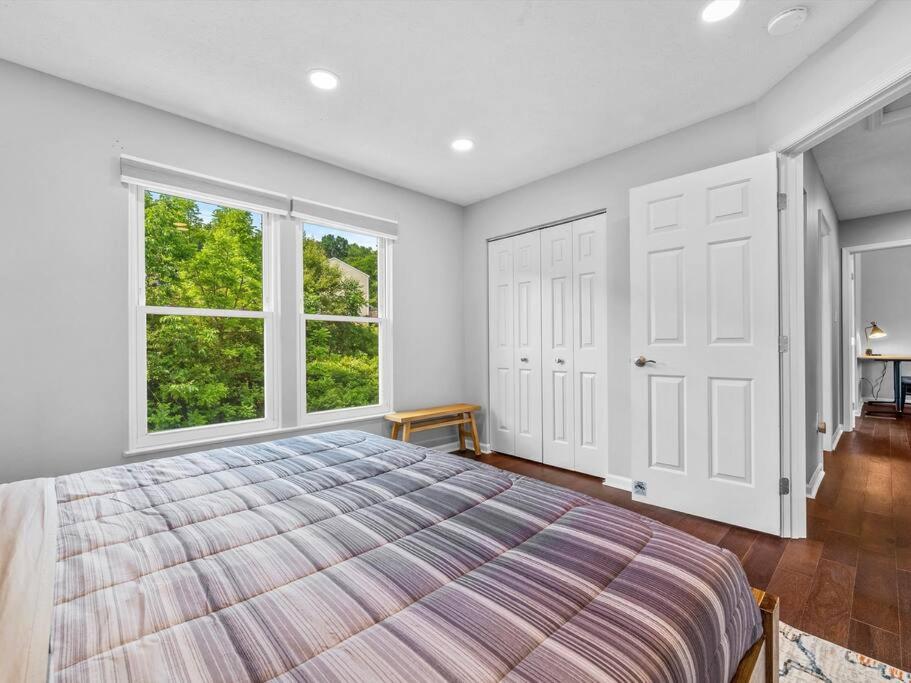 Five-Bedroom House photo 1
