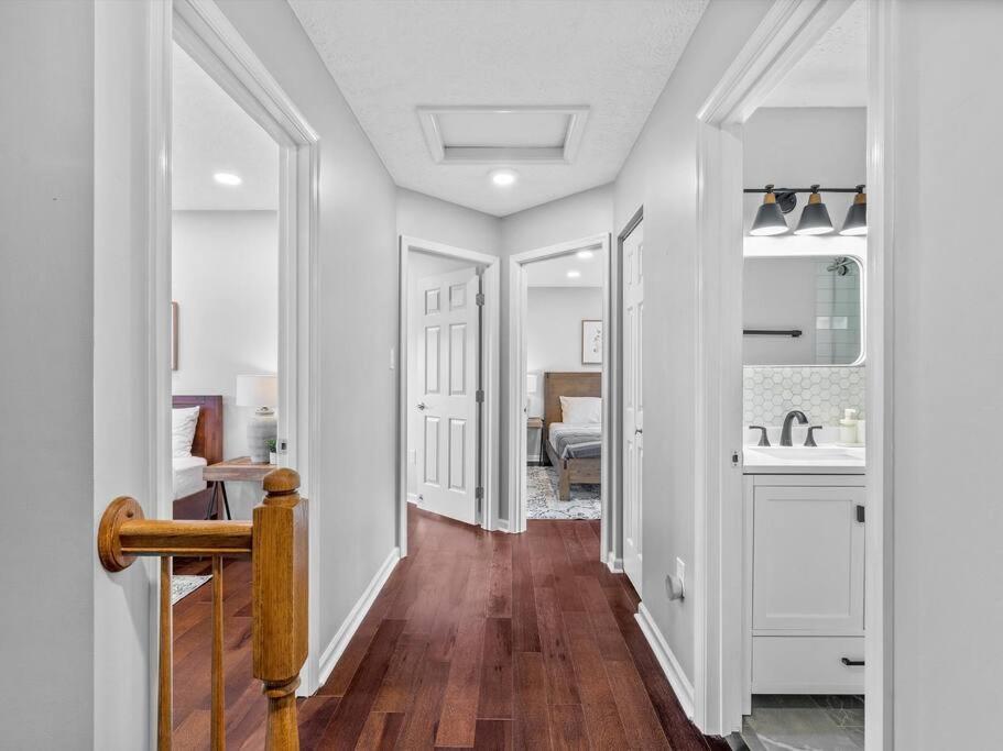 Five-Bedroom House photo 3