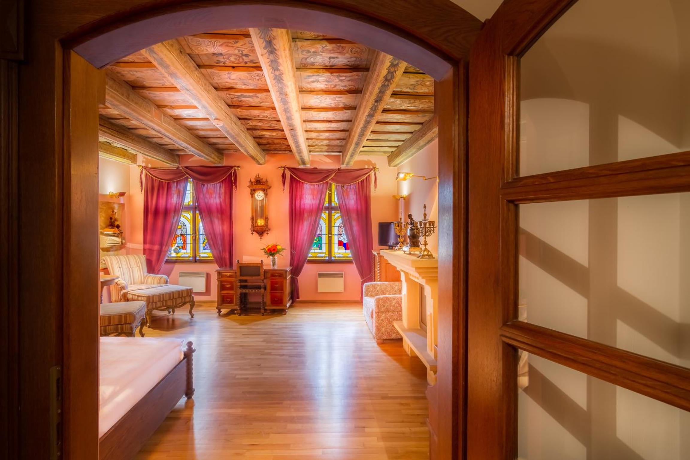 Junior Suite with Fireplace thumbnail 5